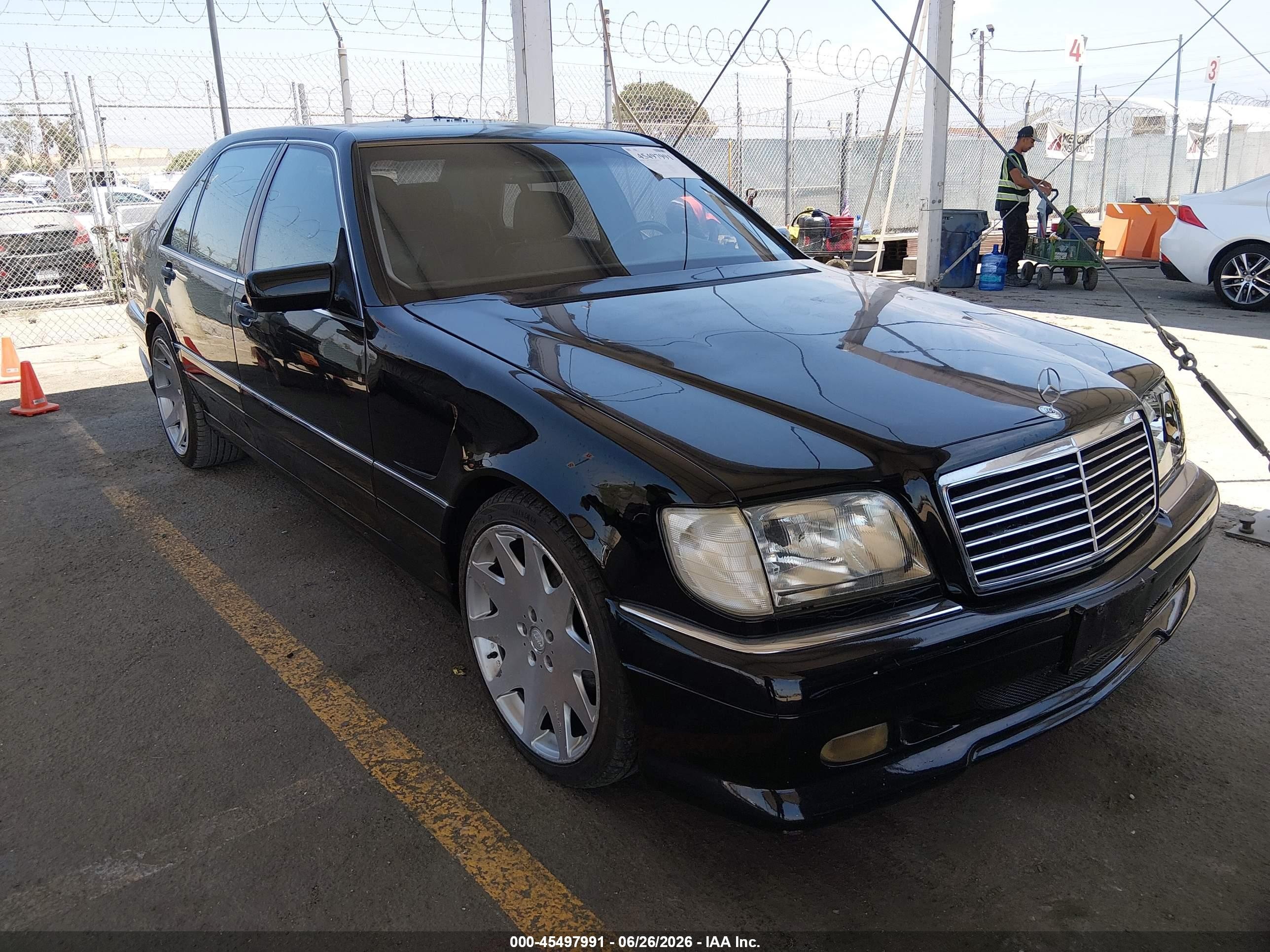 1998 Mercedes-Benz S 320/430/500, VIN WDBGA51G8WA388987 — Vandalism