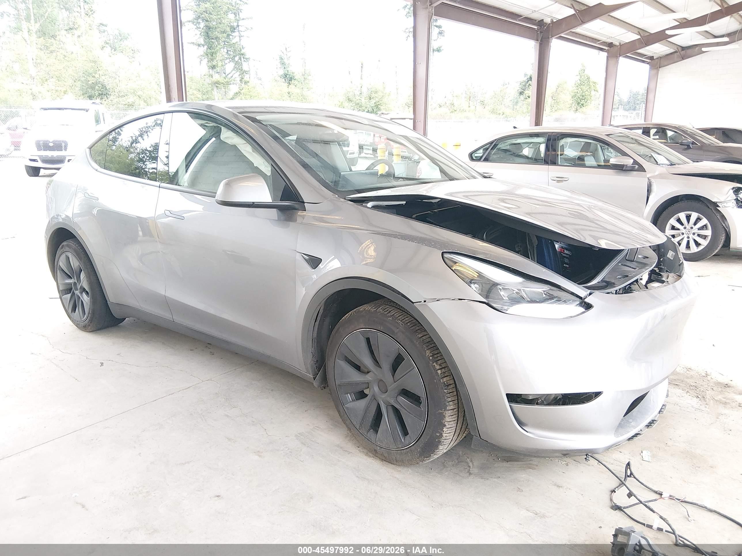 2025 Tesla Model Y Long Range, VIN 7SAYGDED2SF224203 — Front end