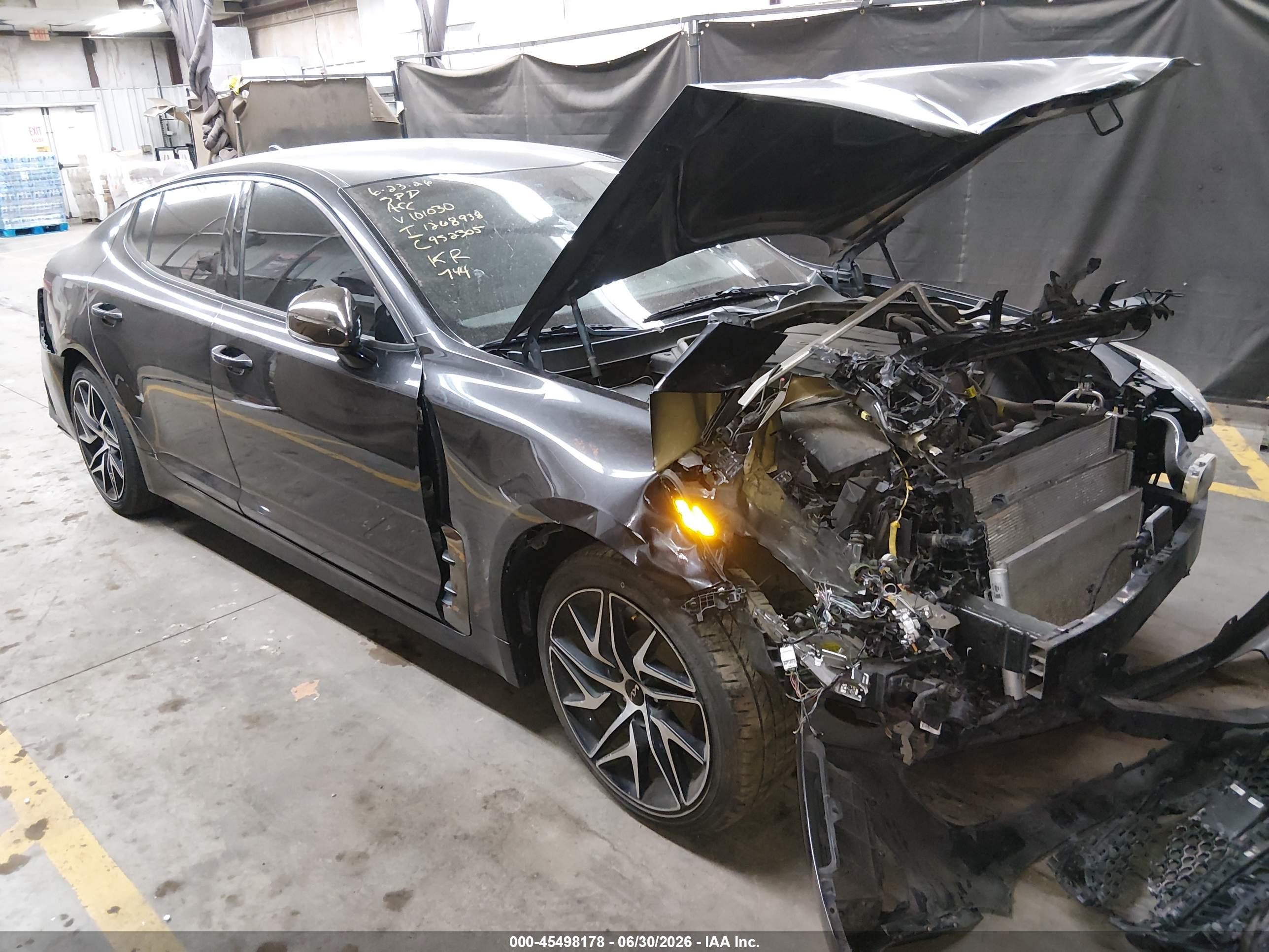 2022 Kia Stinger GT-Line, VIN KNAE35LD5N6101030 — Перед