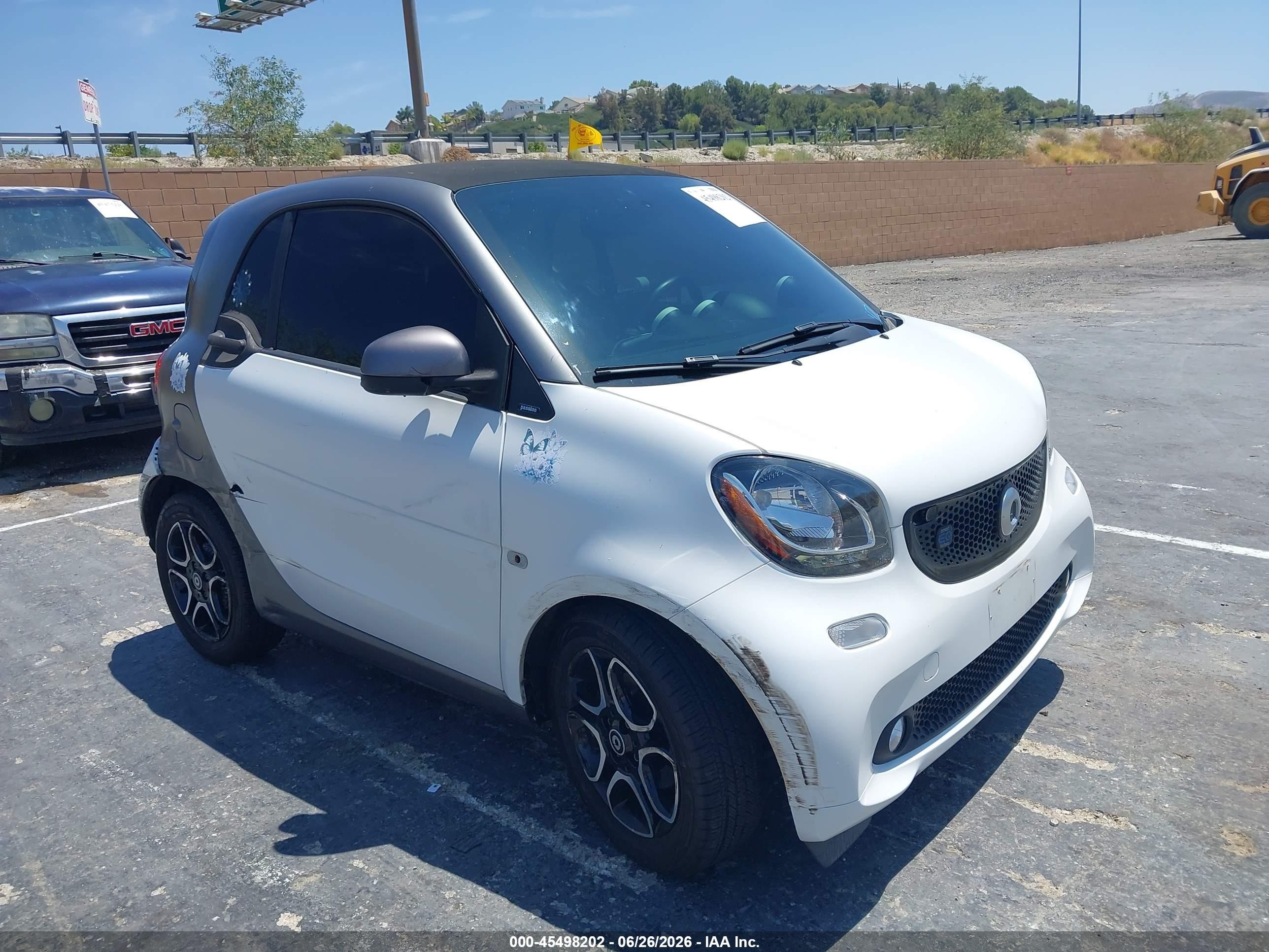 2018 Smart fortwo Passion, VIN WMEFJ9BA2JK326410 — Side