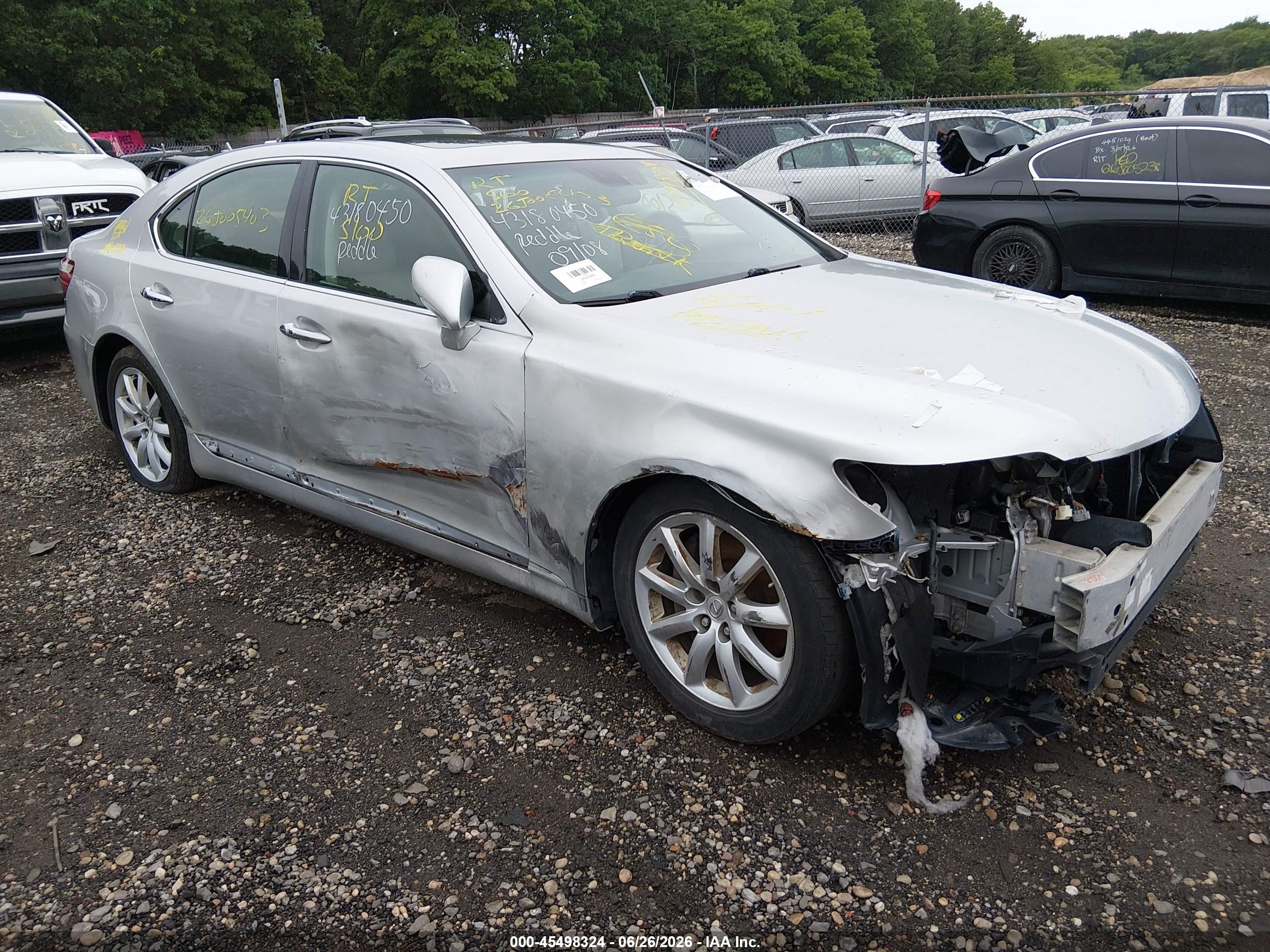 2008 Lexus LS 460, VIN JTHBL46F485053672 — Front end