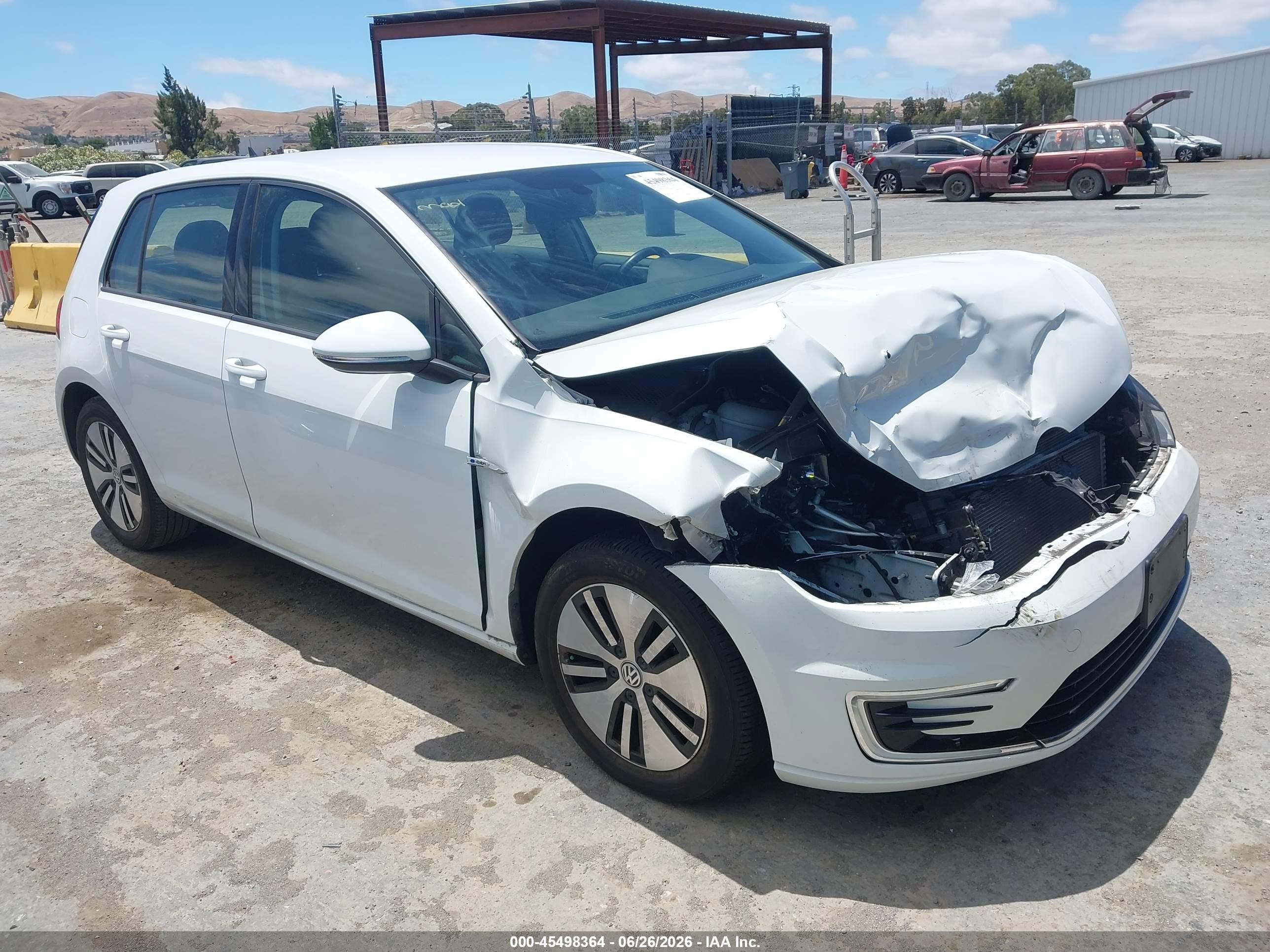2019 Volkswagen Golf SE, VIN WVWKR7AU1KW917246 — Normal wear