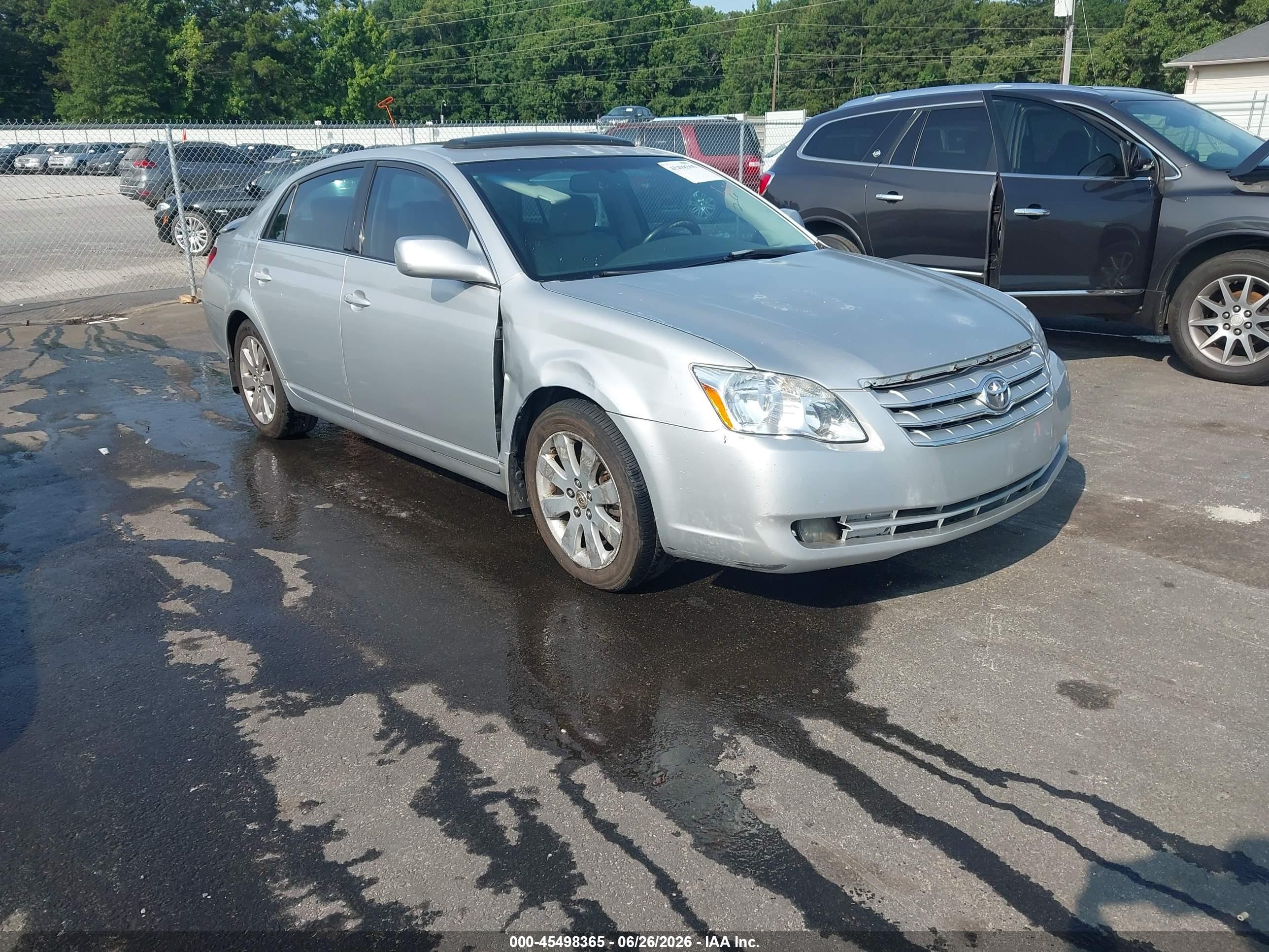 2005 Toyota Avalon Limited, VIN 4T1BK36B05U054441 — Normal wear