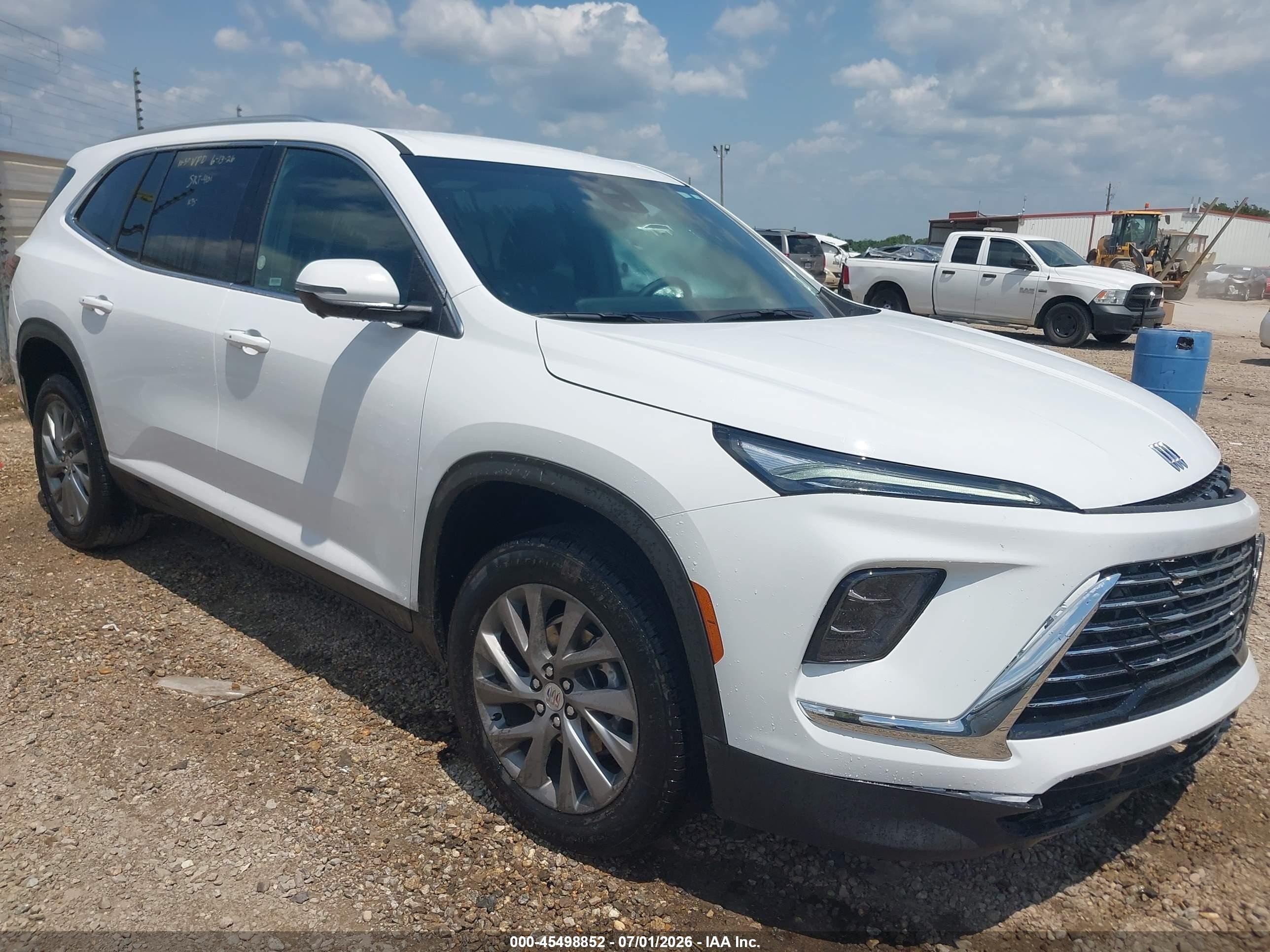 2026 Buick Enclave Preferred, VIN 5GAERAKS2TJ313700 — Перед