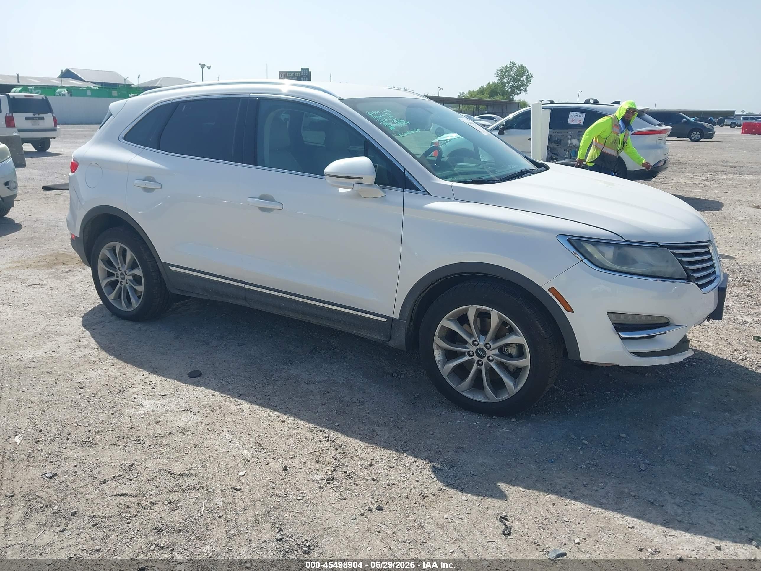 2018 Lincoln MKC Select, VIN 5LMCJ2C93JUL22277 — Front end