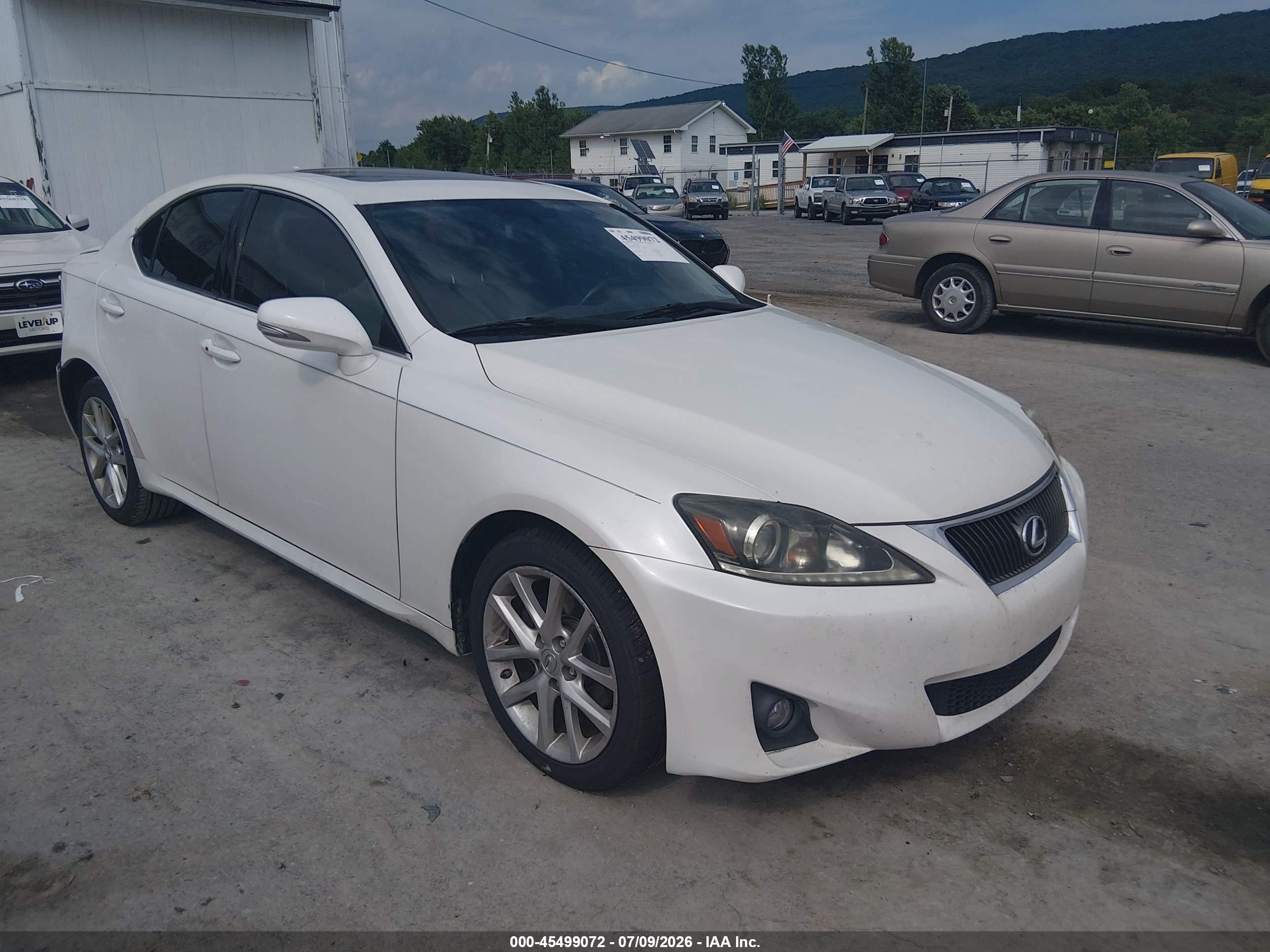 2011 Lexus IS 250, VIN JTHCF5C27B5052218 — Зад