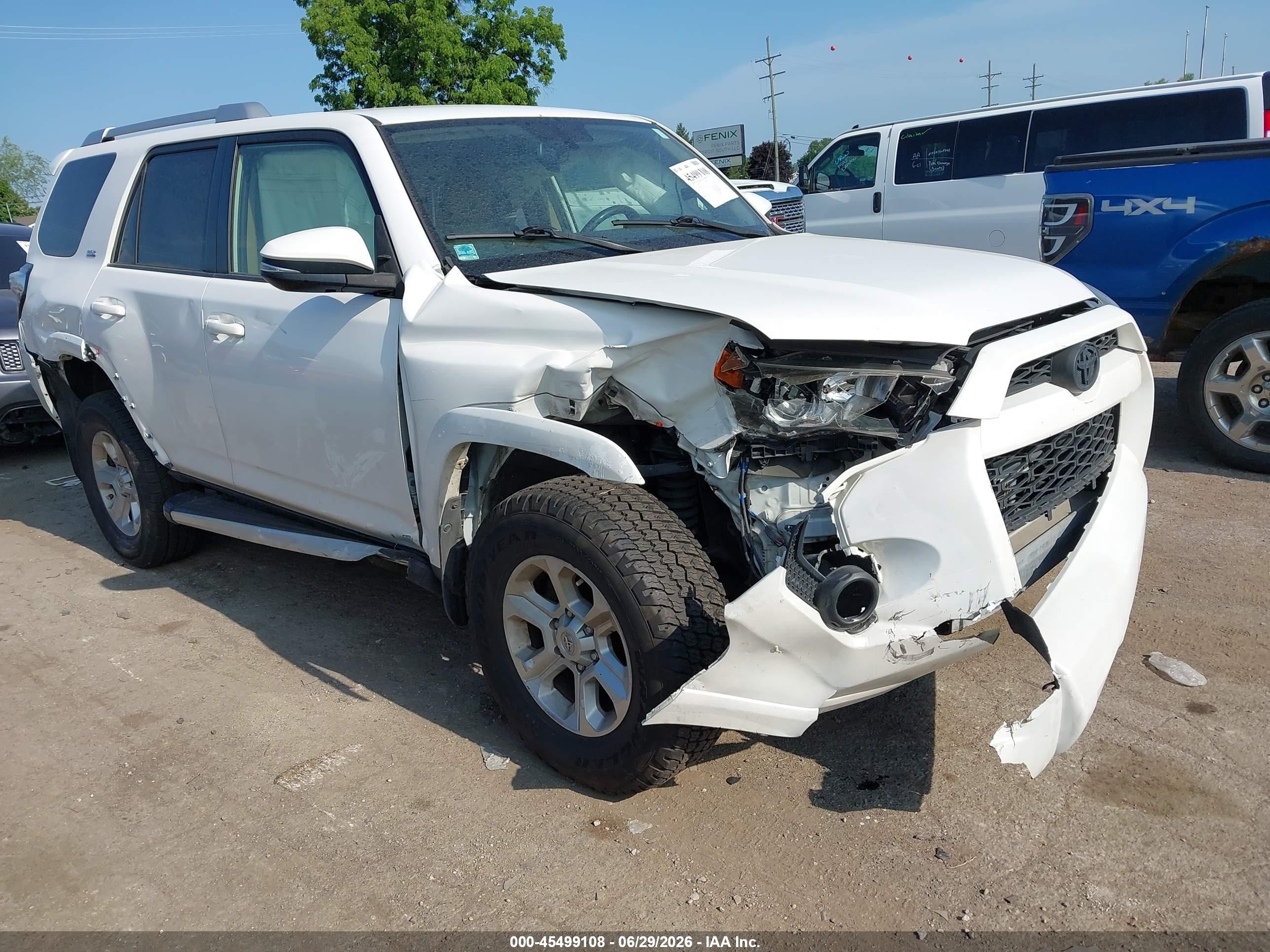 2018 Toyota 4Runner SR5, VIN JTEBU5JRXJ5547171 — All over