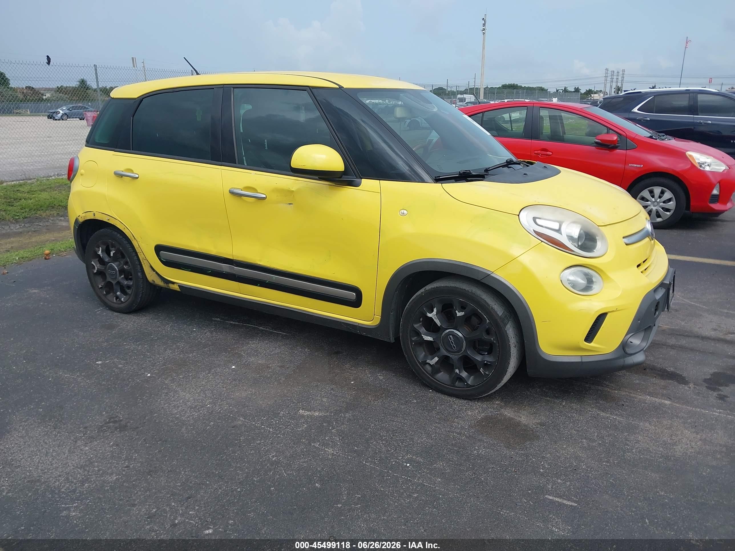 2014 FIAT 500L Trekking, VIN ZFBCFADH9EZ006273 — Side