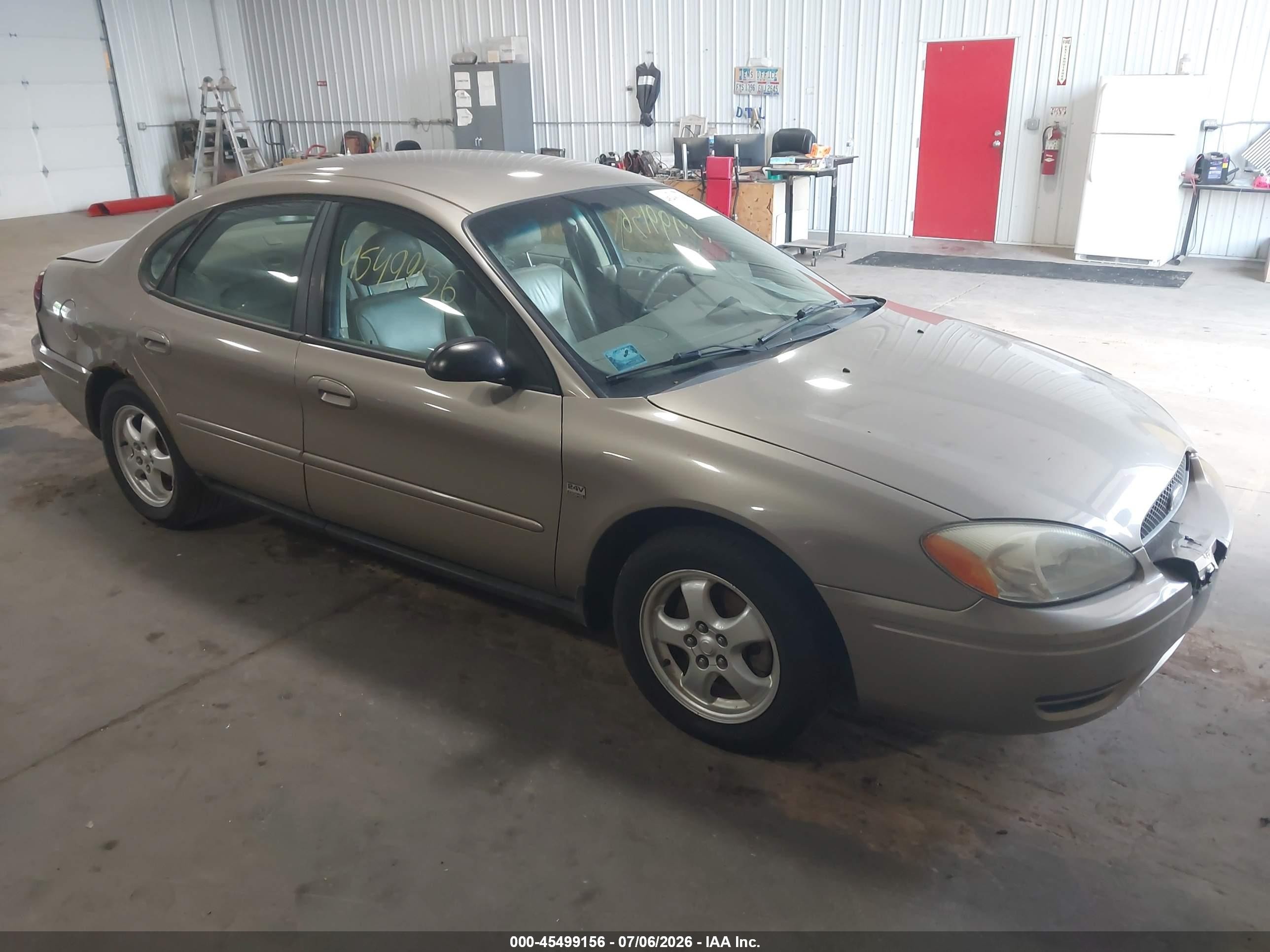 2004 Ford Taurus SES, VIN 1FAFP55S24G185250 — Front end