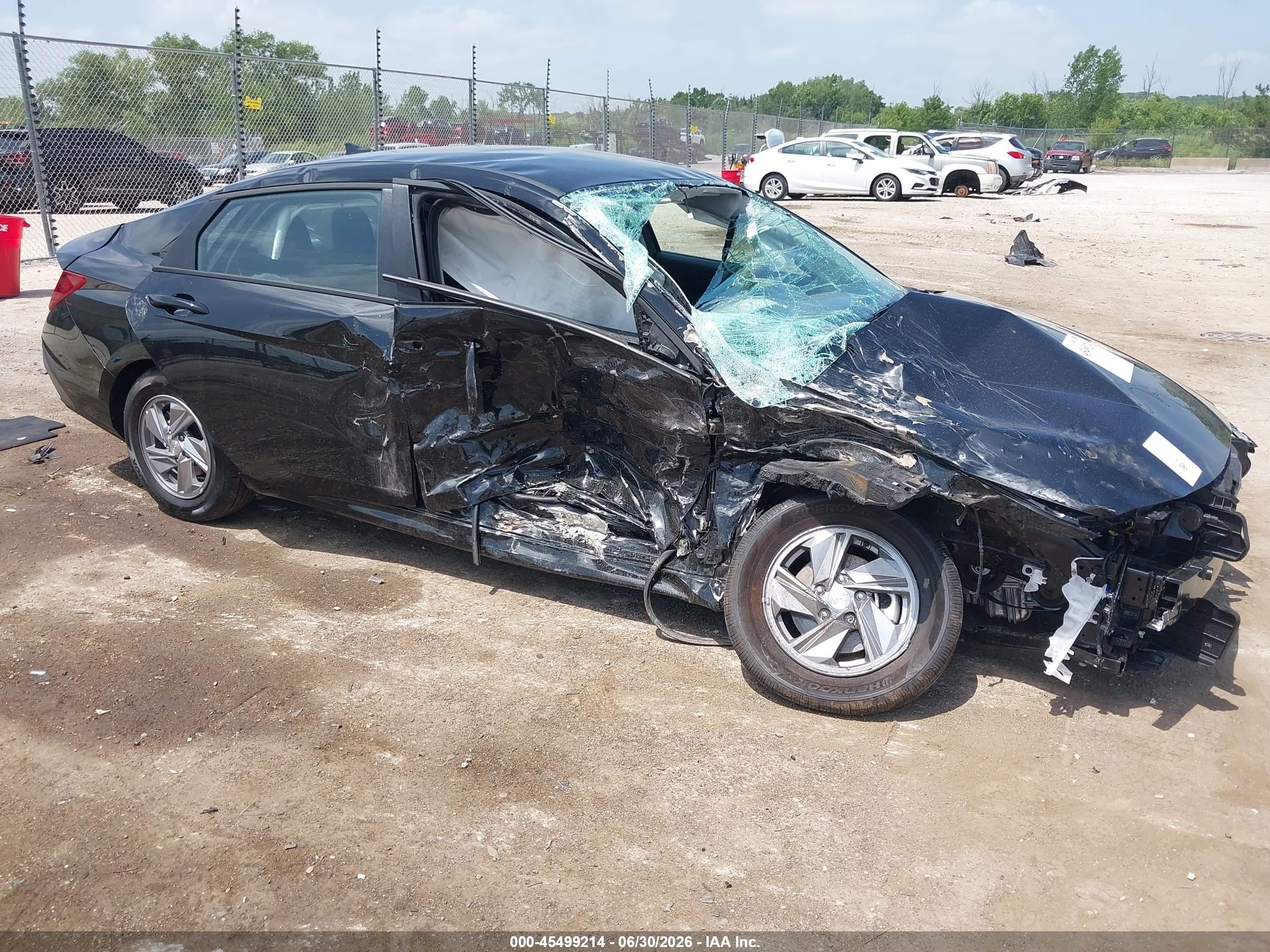 2026 Hyundai Elantra SE, VIN KMHLL4DG6TU214647 — Side