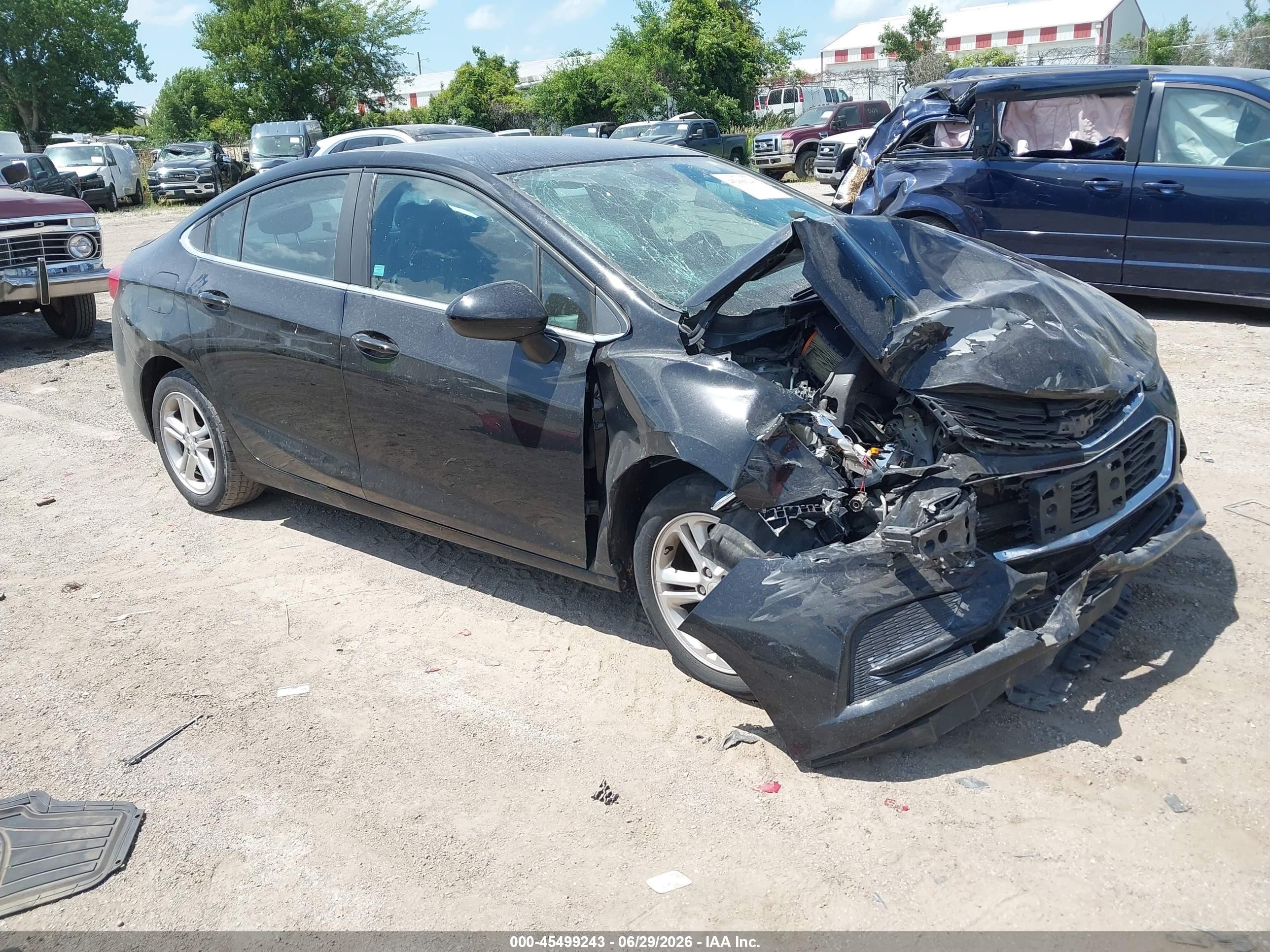 2016 Chevrolet Cruze LT, VIN 1G1BE5SM1G7319148 — Front end