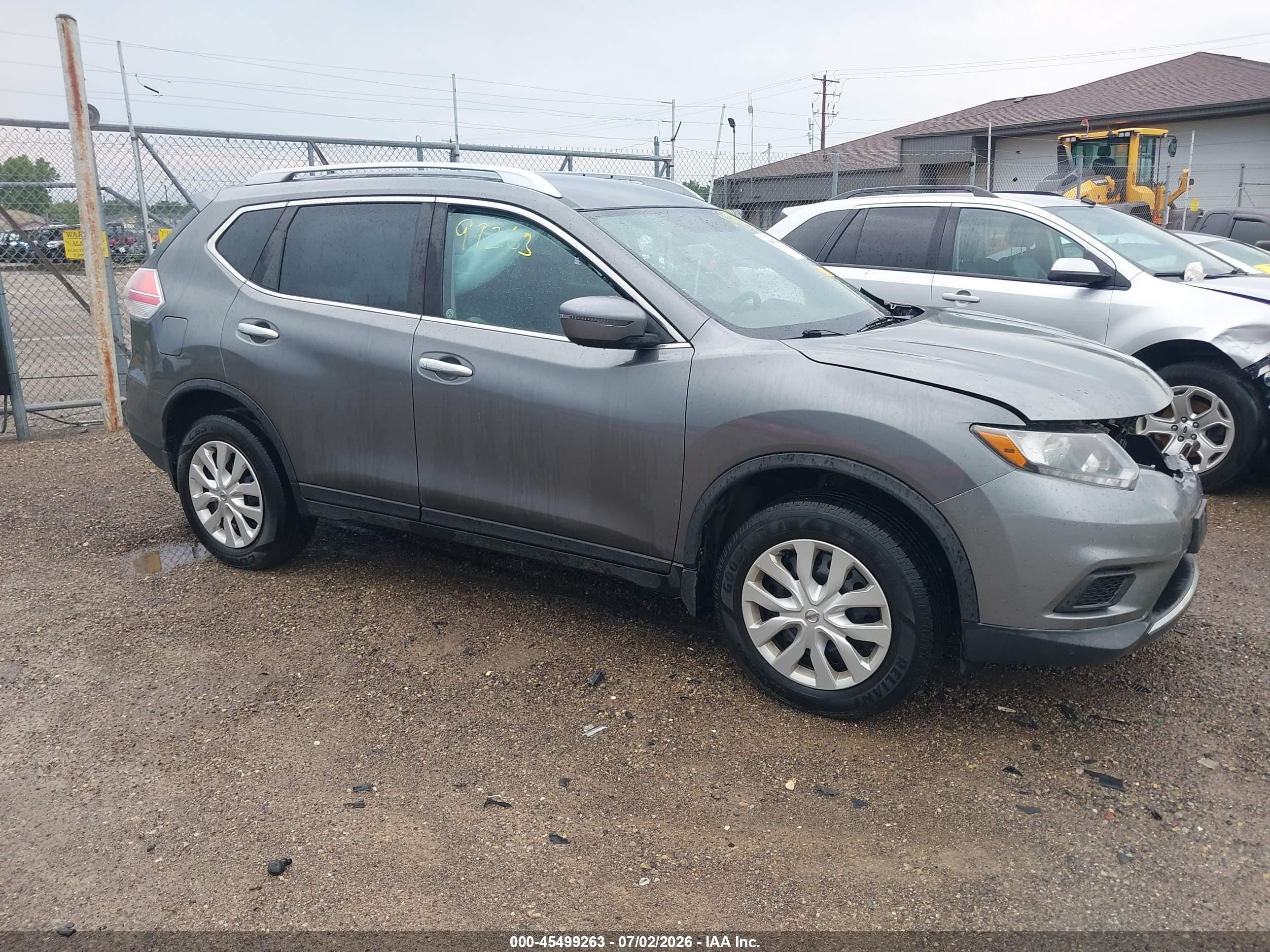 2016 Nissan Rogue SV, VIN JN8AT2MV3GW154288 — Front end