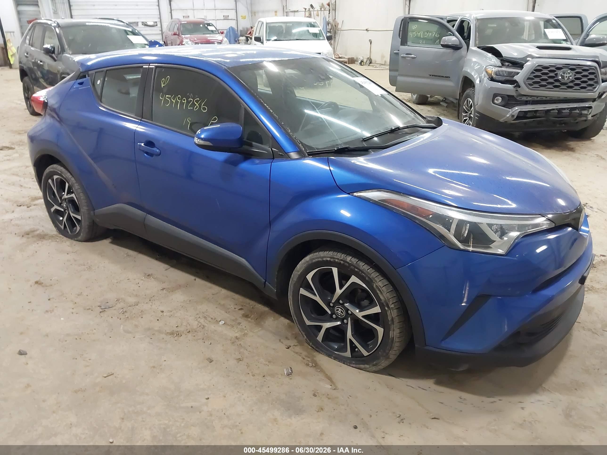 2019 Toyota C-HR Limited, VIN NMTKHMBX1KR076845 — Град