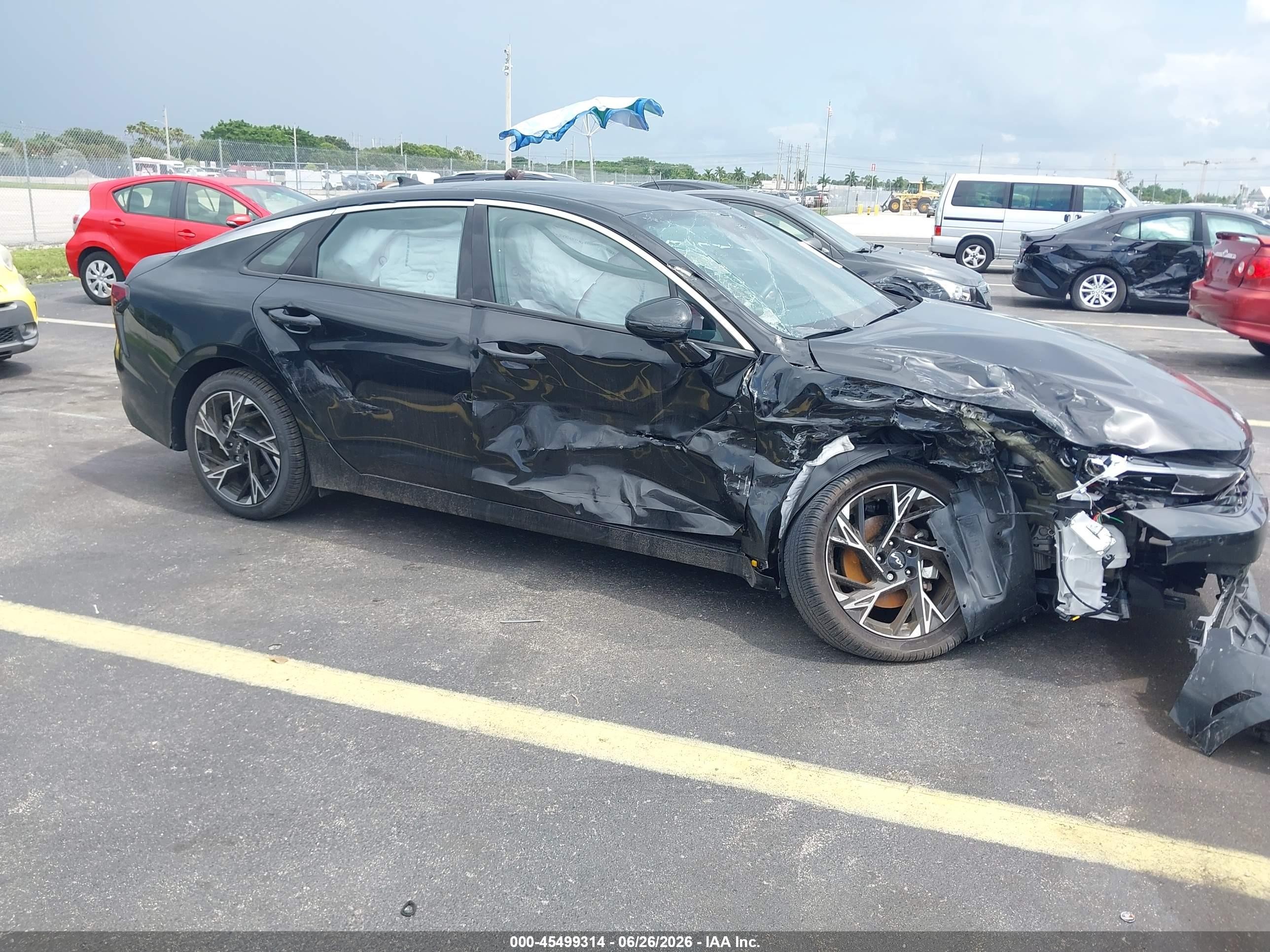 2025 Kia K5 GT-Line, VIN KNAG64J76S5319924 — Side