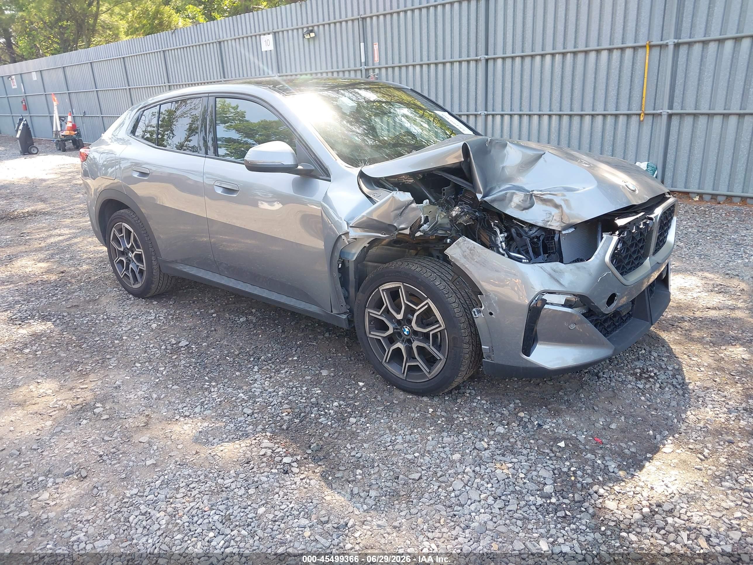 2026 BMW X2 xDrive28i, VIN WBX63GM0XT5401053 — Перед