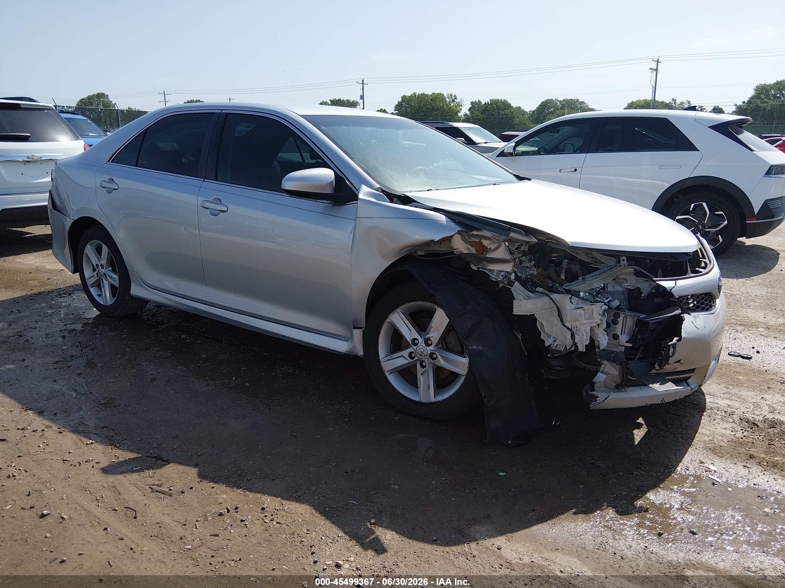 2013 Toyota Camry SE, VIN 4T1BF1FK3DU690892 — Front end