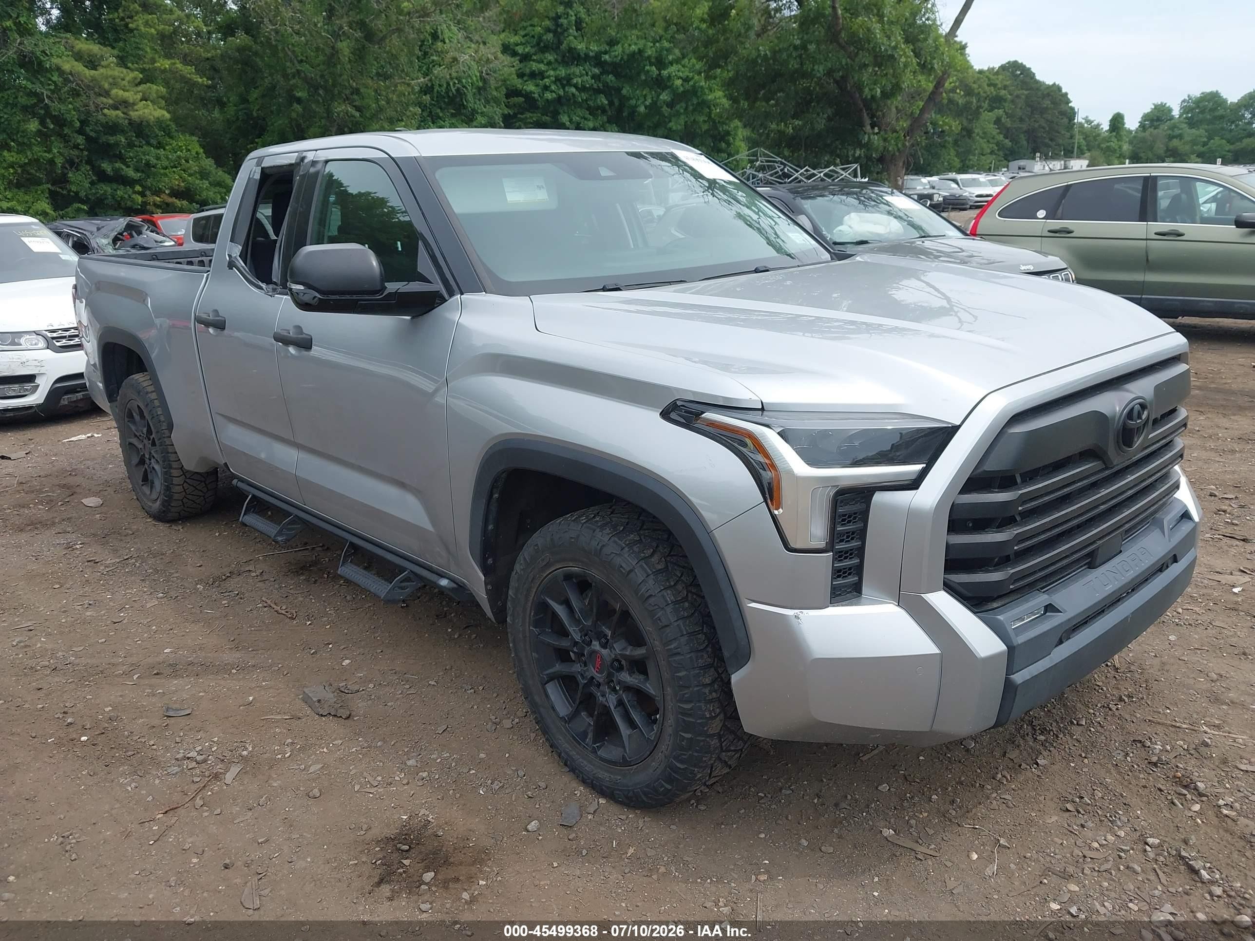 2023 Toyota Tundra SR5, VIN 5TFLA5AA8PX021338 — Бок