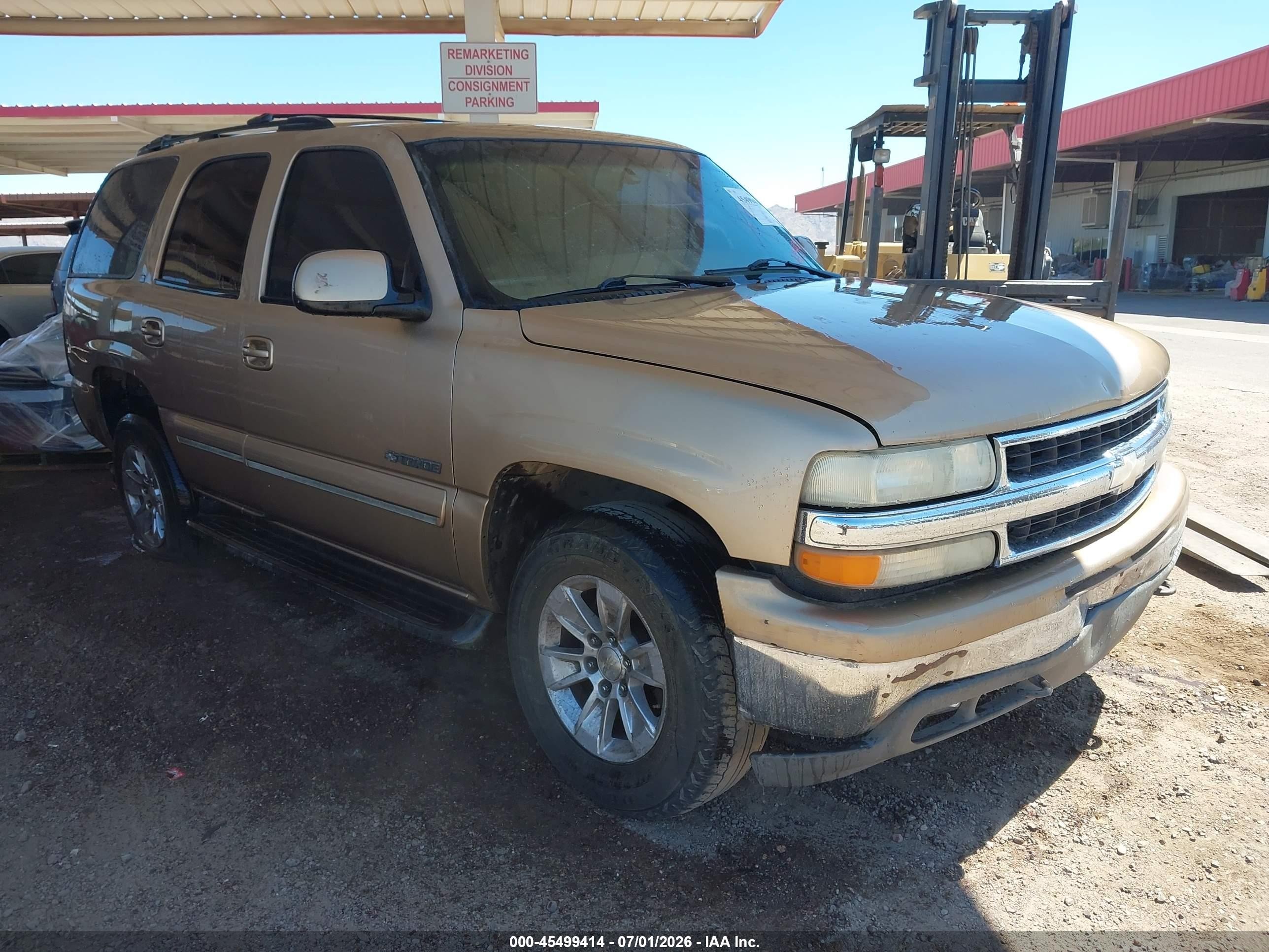 2000 Chevrolet Tahoe LS, VIN 1GNEK13T4YJ132008 — Normal wear