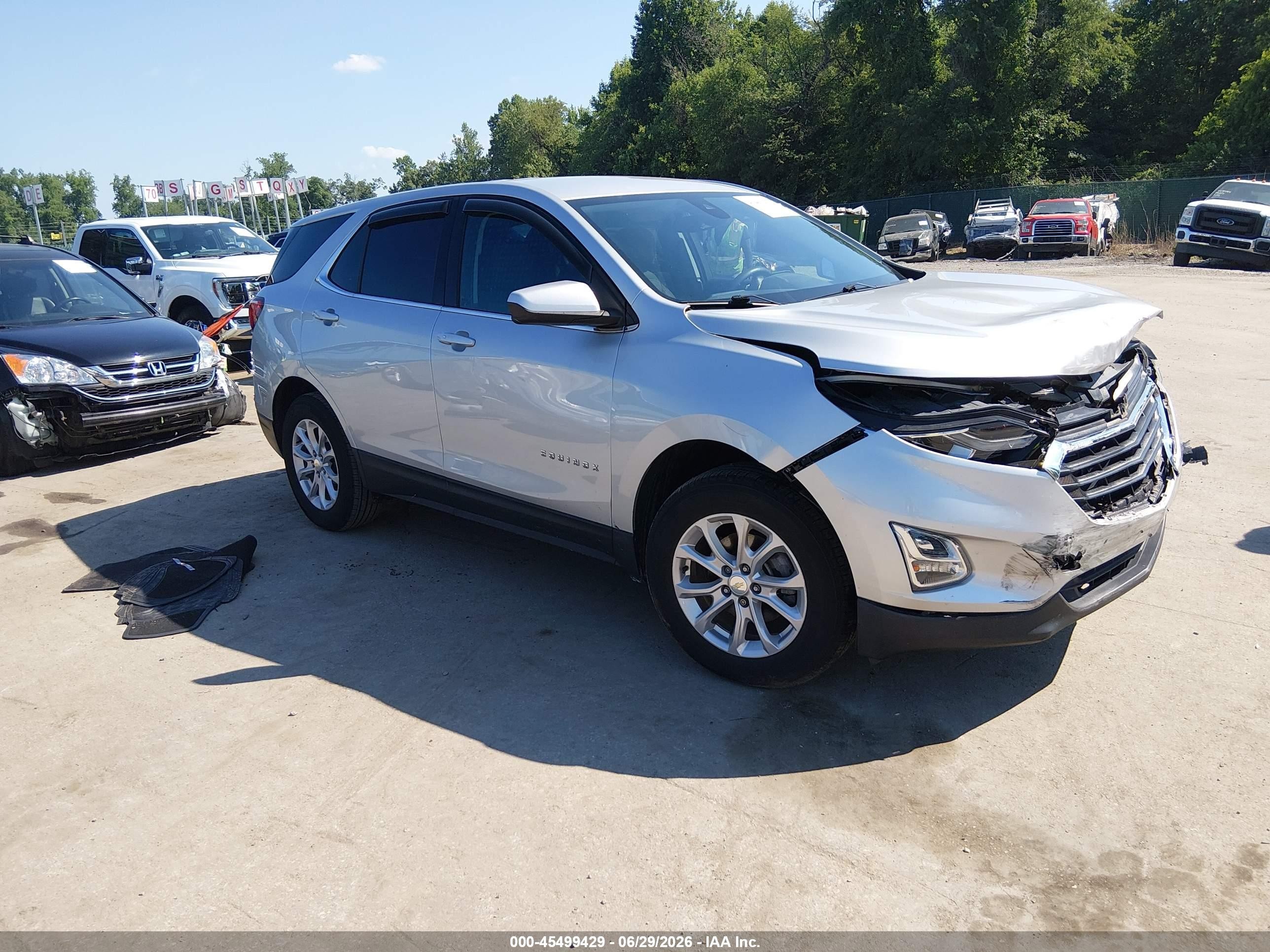 2020 Chevrolet Equinox LT, VIN 3GNAXUEV7LS539991 — Front end
