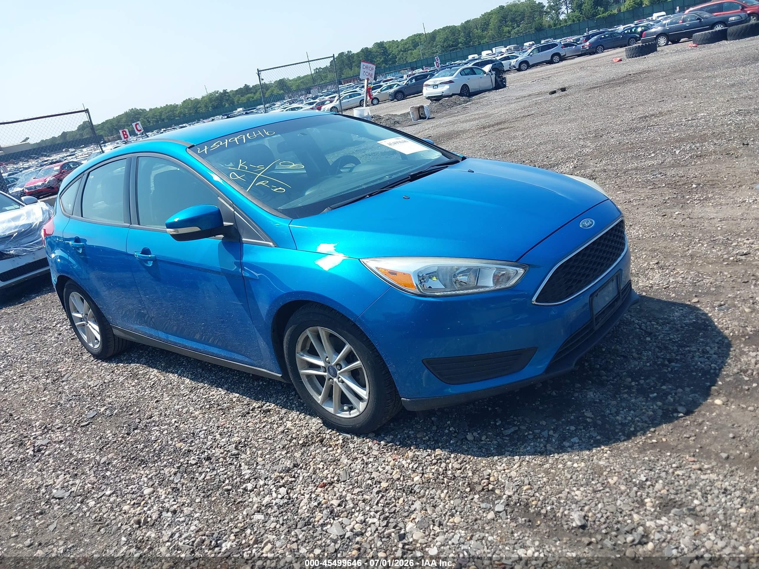 2015 Ford Focus SE, VIN 1FADP3K23FL288316 — Auction photo