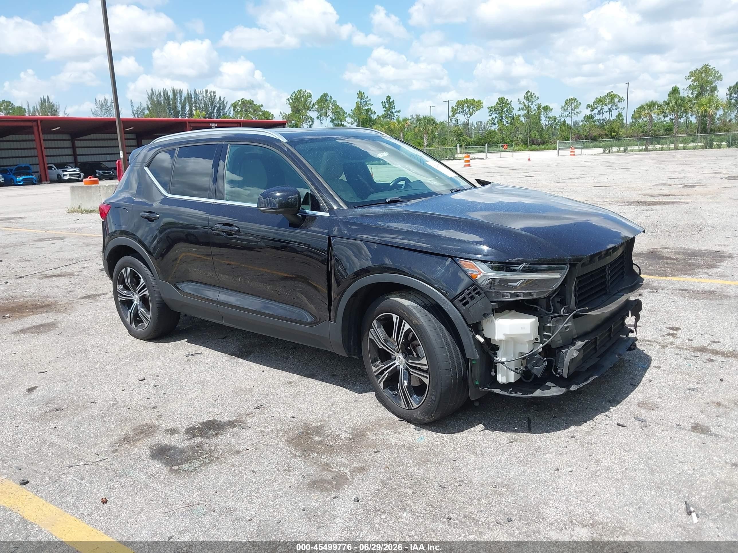 2020 Volvo XC40 Inscription, VIN YV4AC2HL7L2318807 — Front end