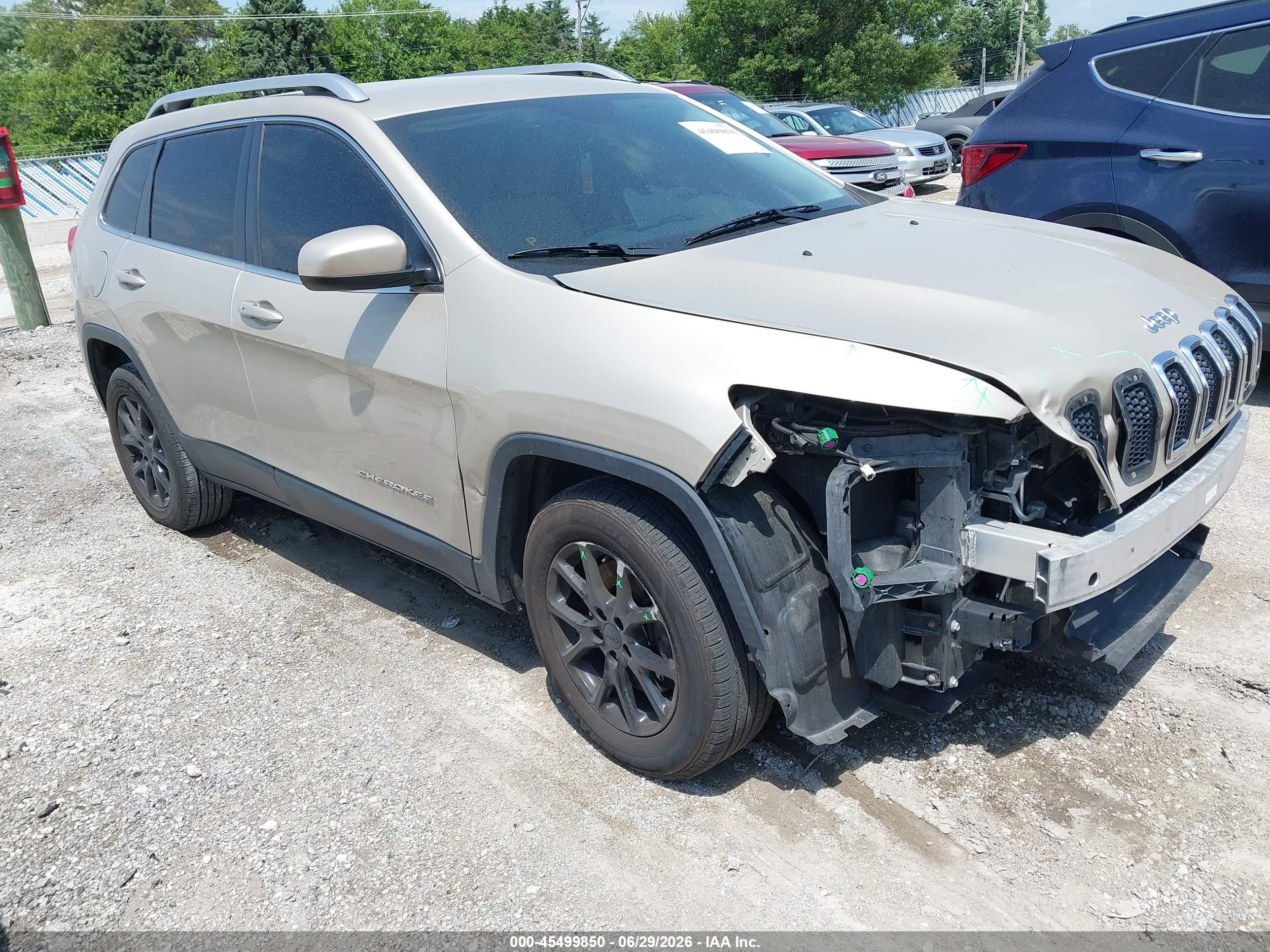 2015 Jeep Cherokee Latitude, VIN 1C4PJMCB1FW567713 — Перед