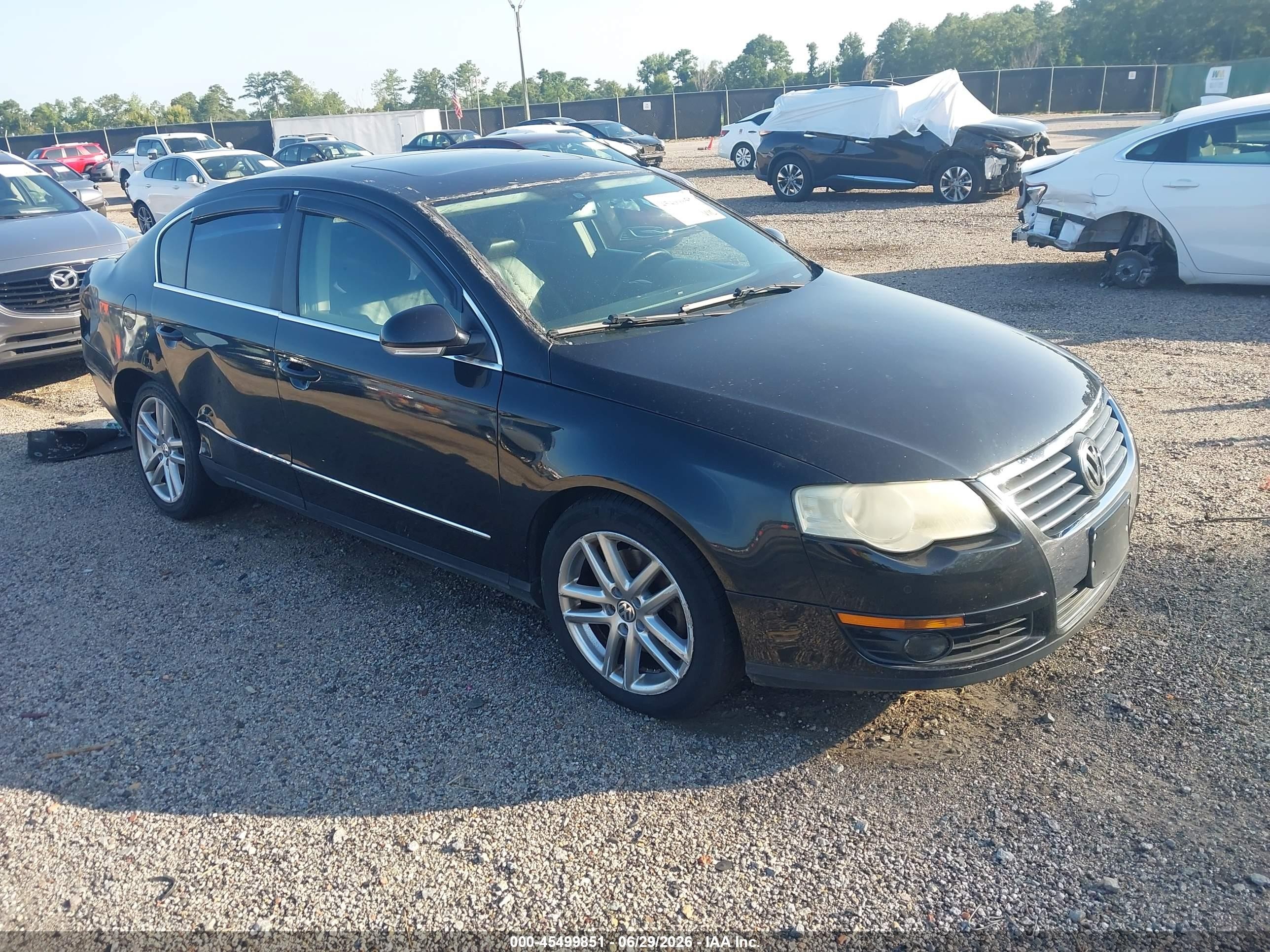 2008 Volkswagen Passat 2.0T, VIN WVWEK73C38P059545 — Side