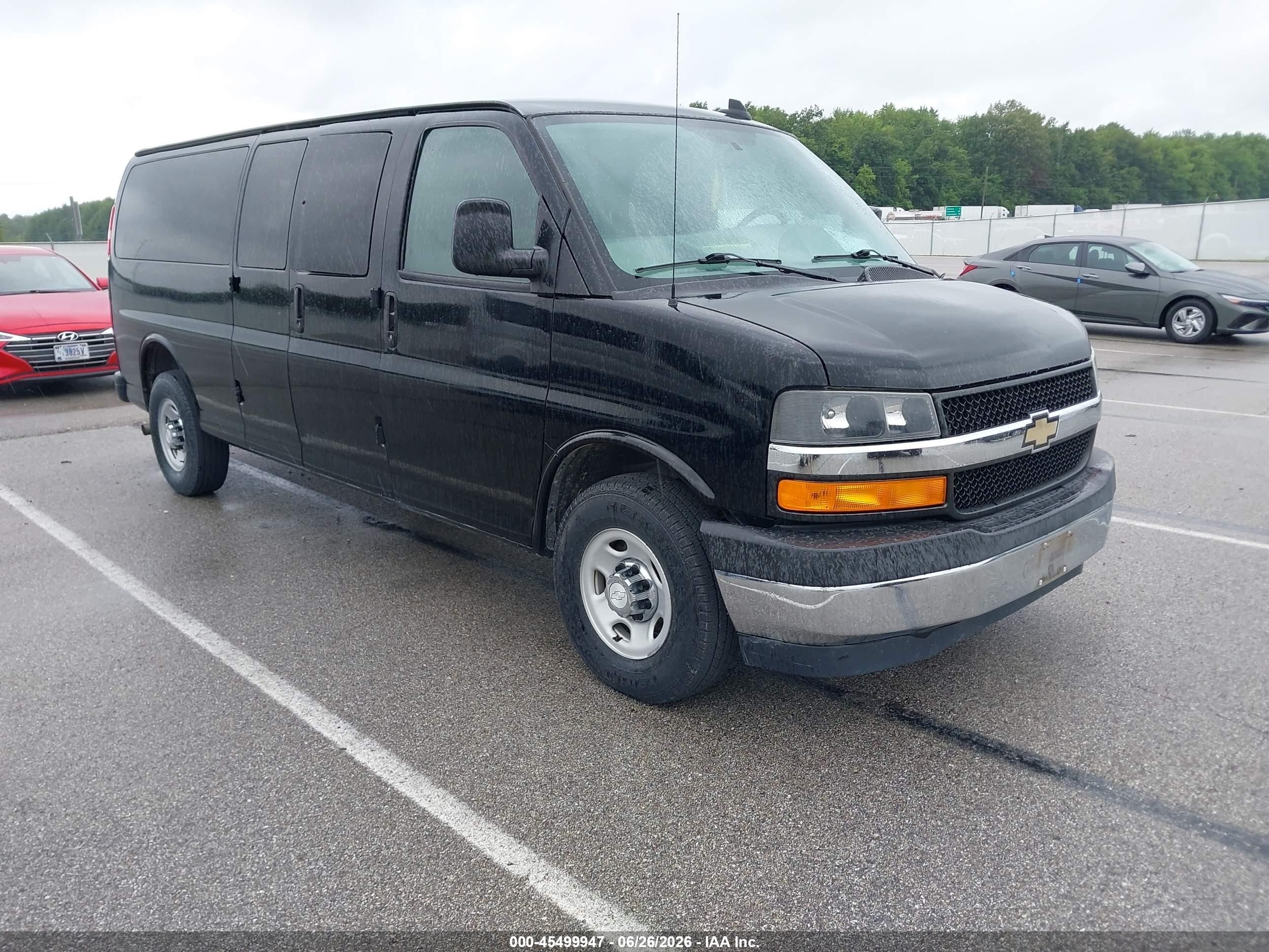 2017 Chevrolet Express Passenger LT, VIN 1GAZGPFF9H1266610 — Normal wear