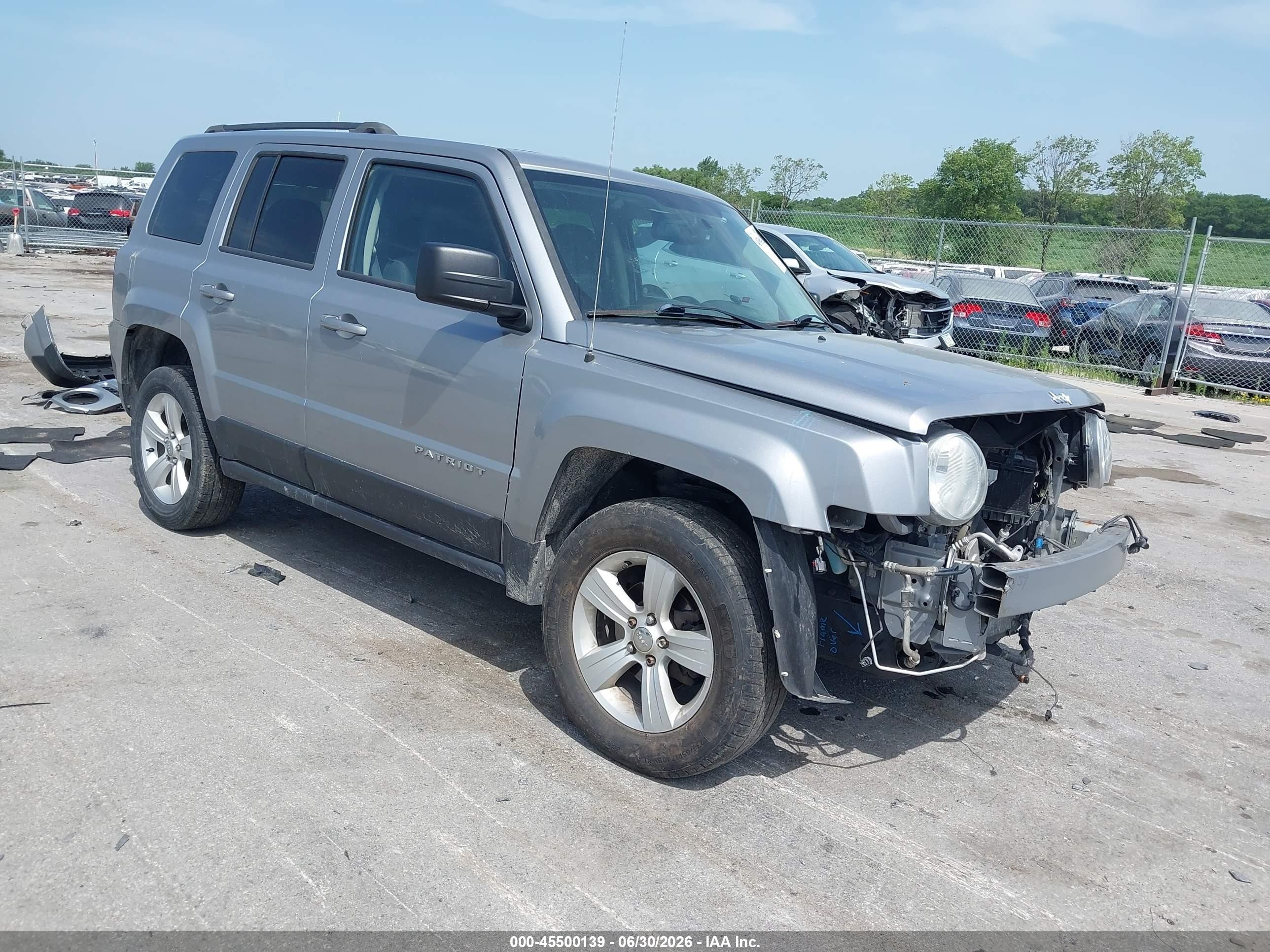 2017 Jeep Patriot Latitude, VIN 1C4NJRFB6HD144169 — Front end
