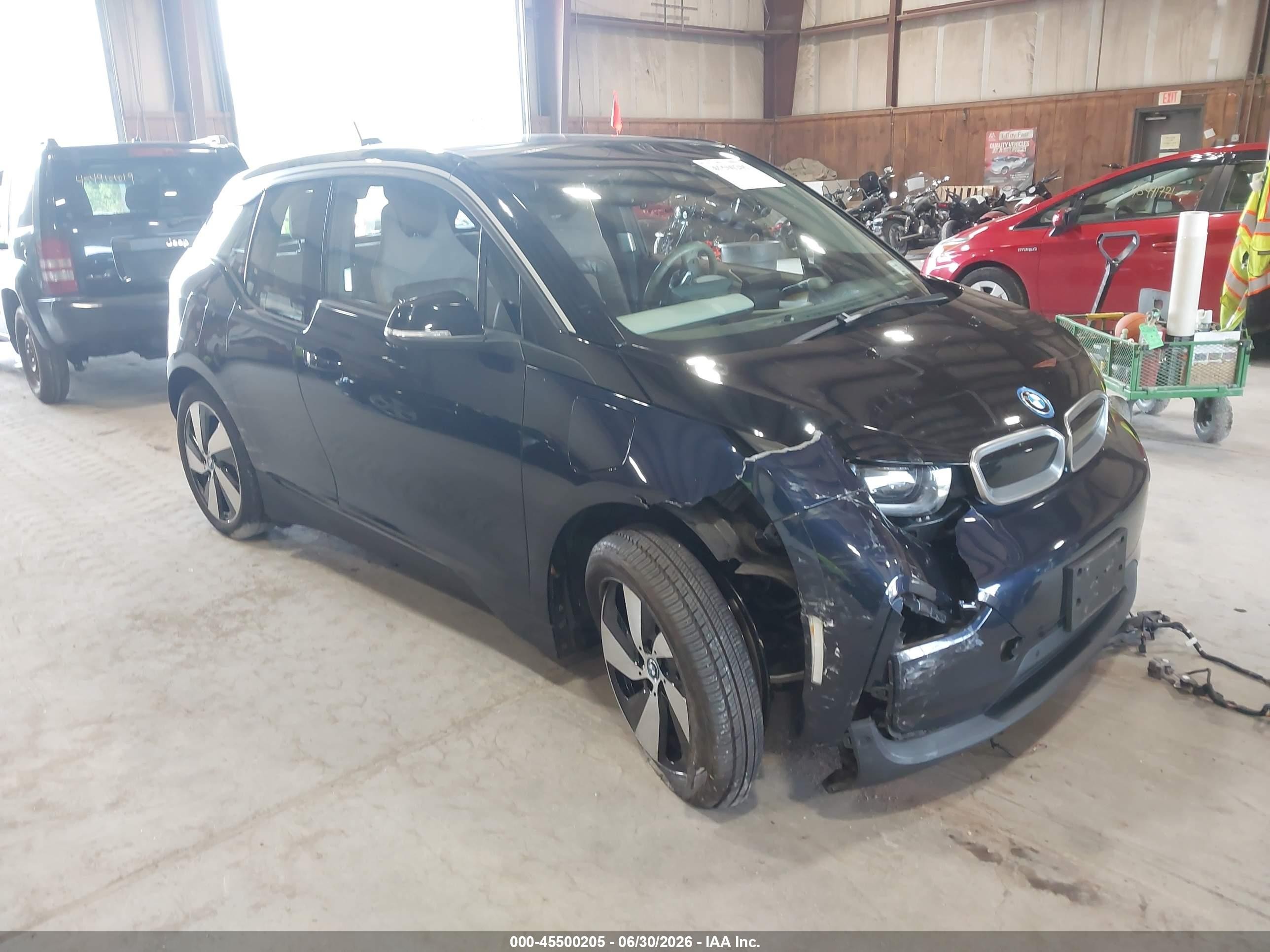 2018 BMW i3, VIN WBY7Z4C56JVD97044 — Бок