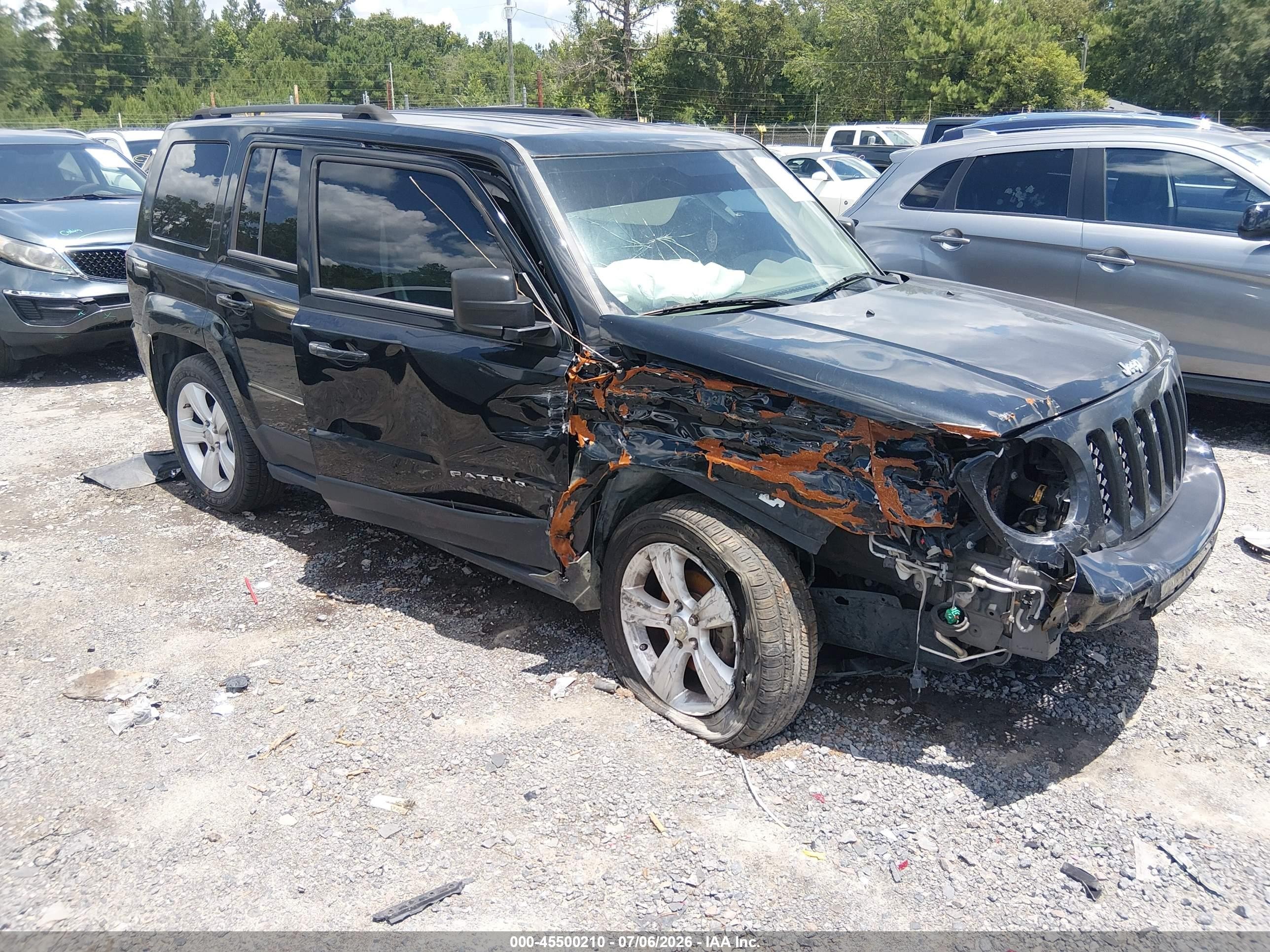 2012 Jeep Patriot Latitude, VIN 1C4NJPFA3CD690948 — Front end