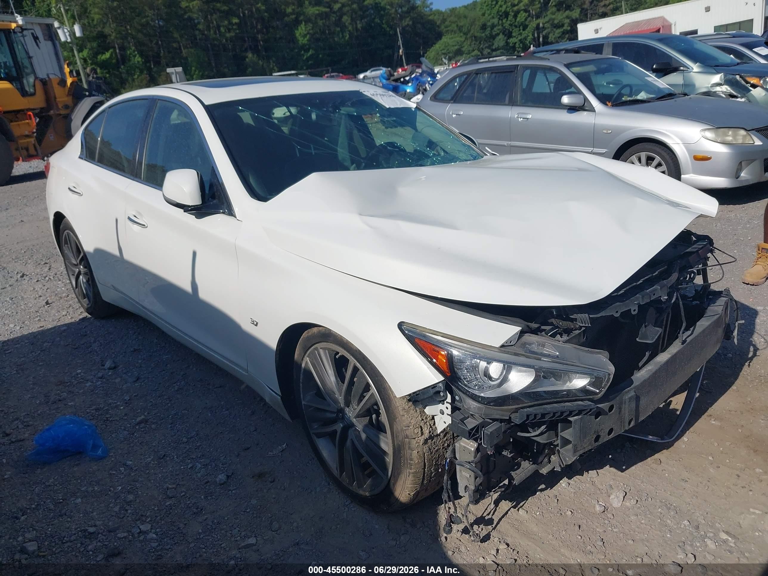 2015 Infiniti Q50 Premium, VIN JN1BV7AP3FM337216 — Front end