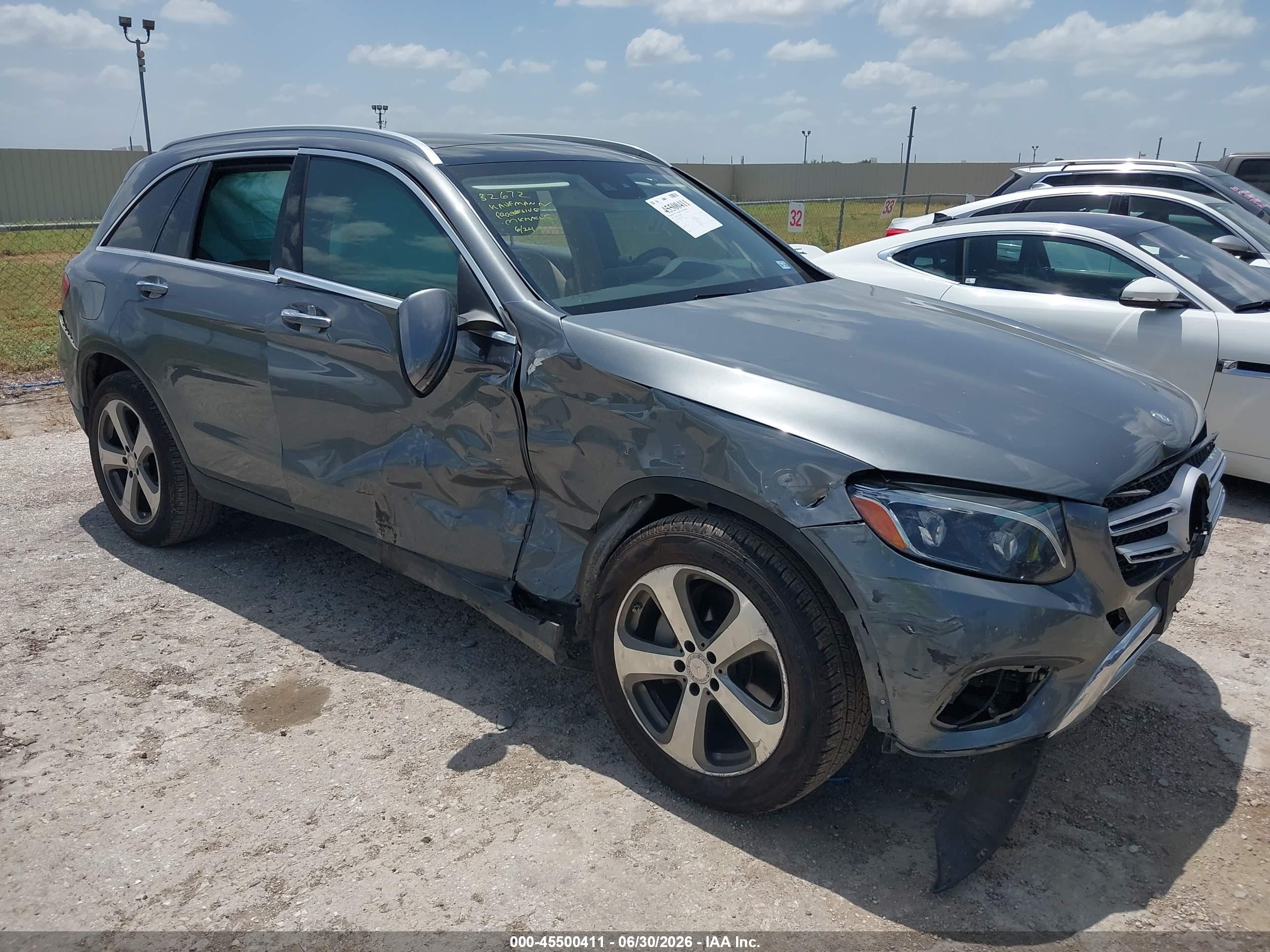 2016 Mercedes-Benz GLC 300, VIN WDC0G4KB3GF106042 — Side