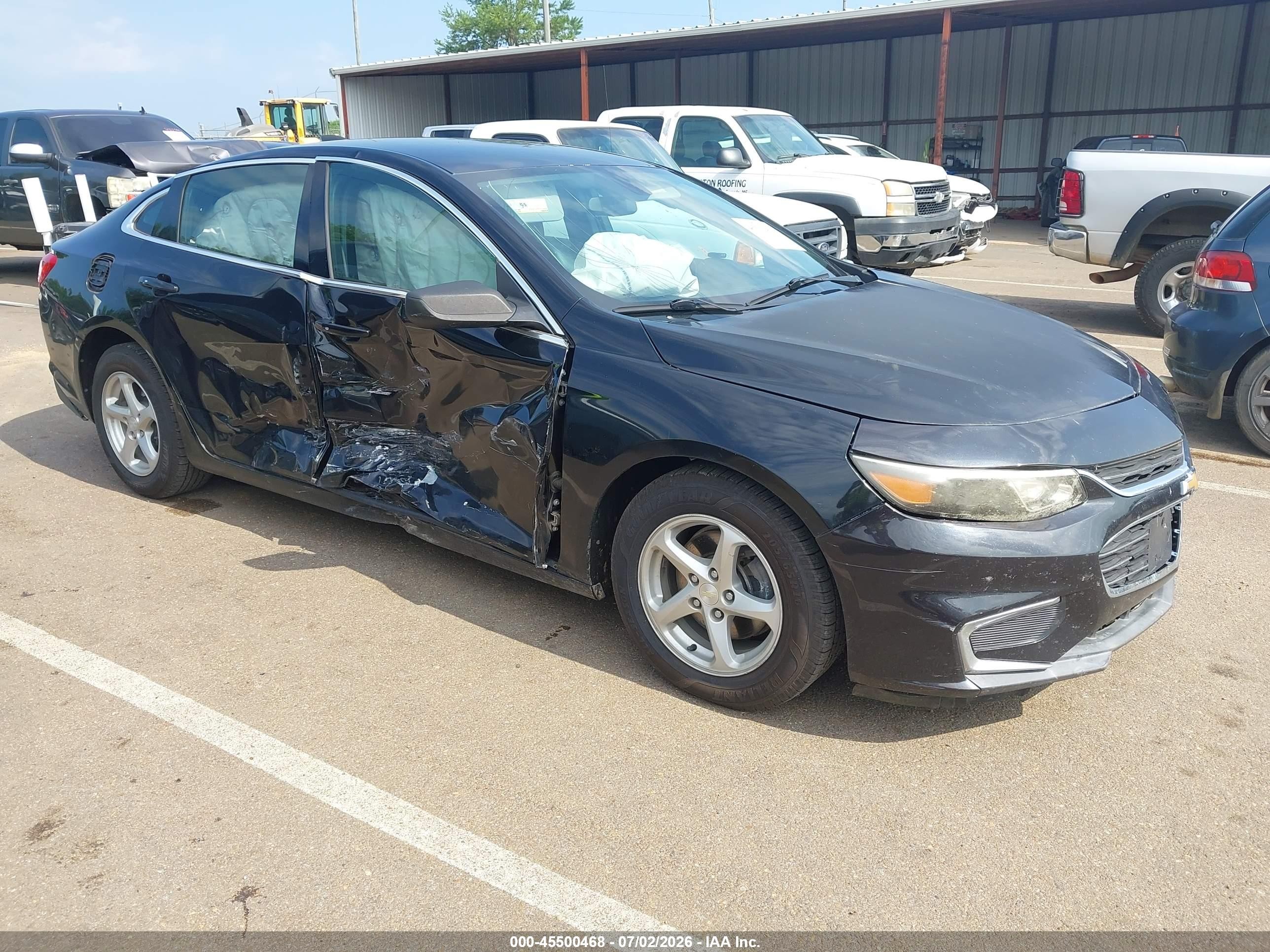 2018 Chevrolet Malibu LS, VIN 1G1ZB5ST1JF206988 — Бок