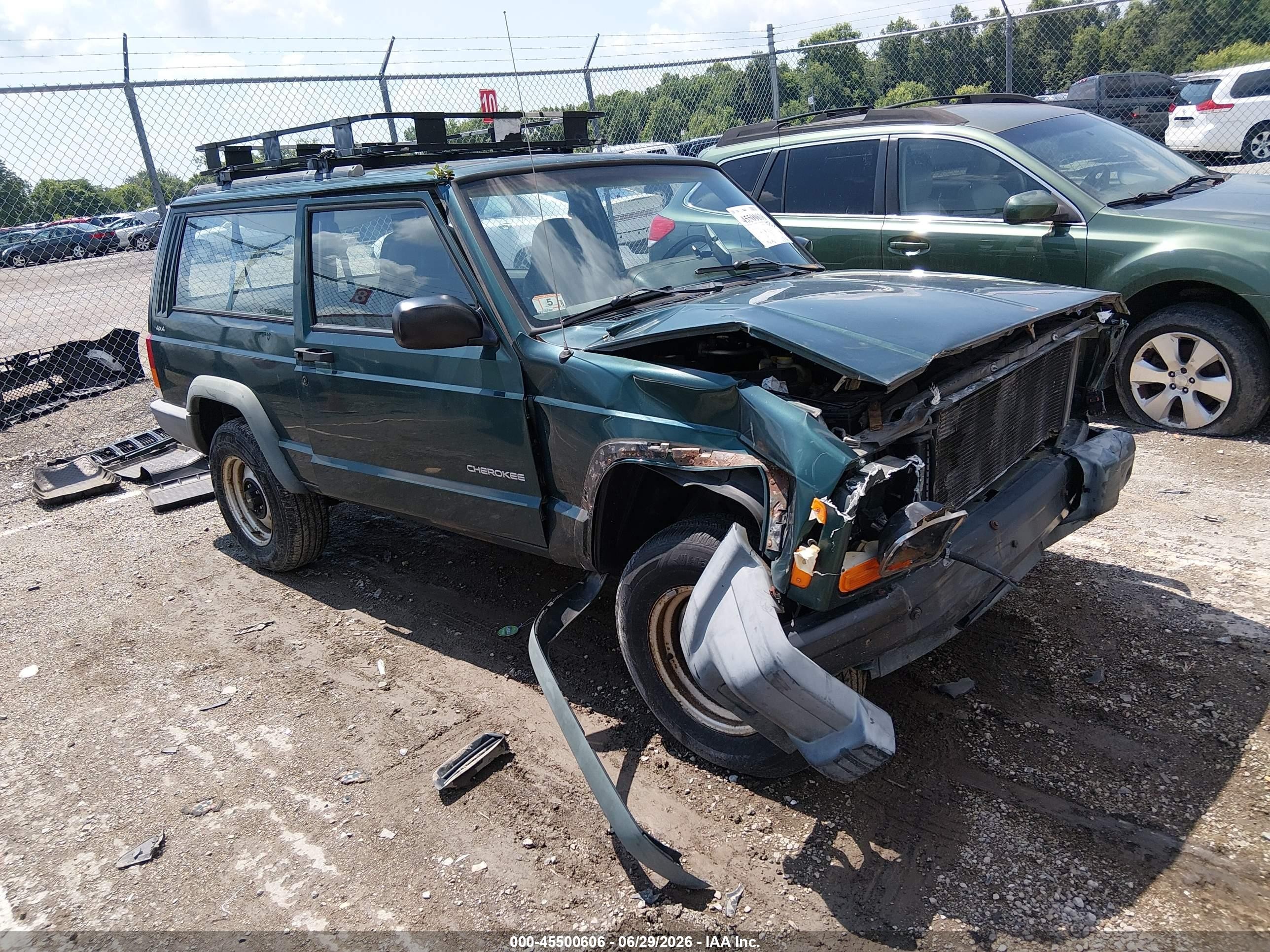 1999 Jeep Cherokee, VIN 1J4FF27P3XL580256 — Front end