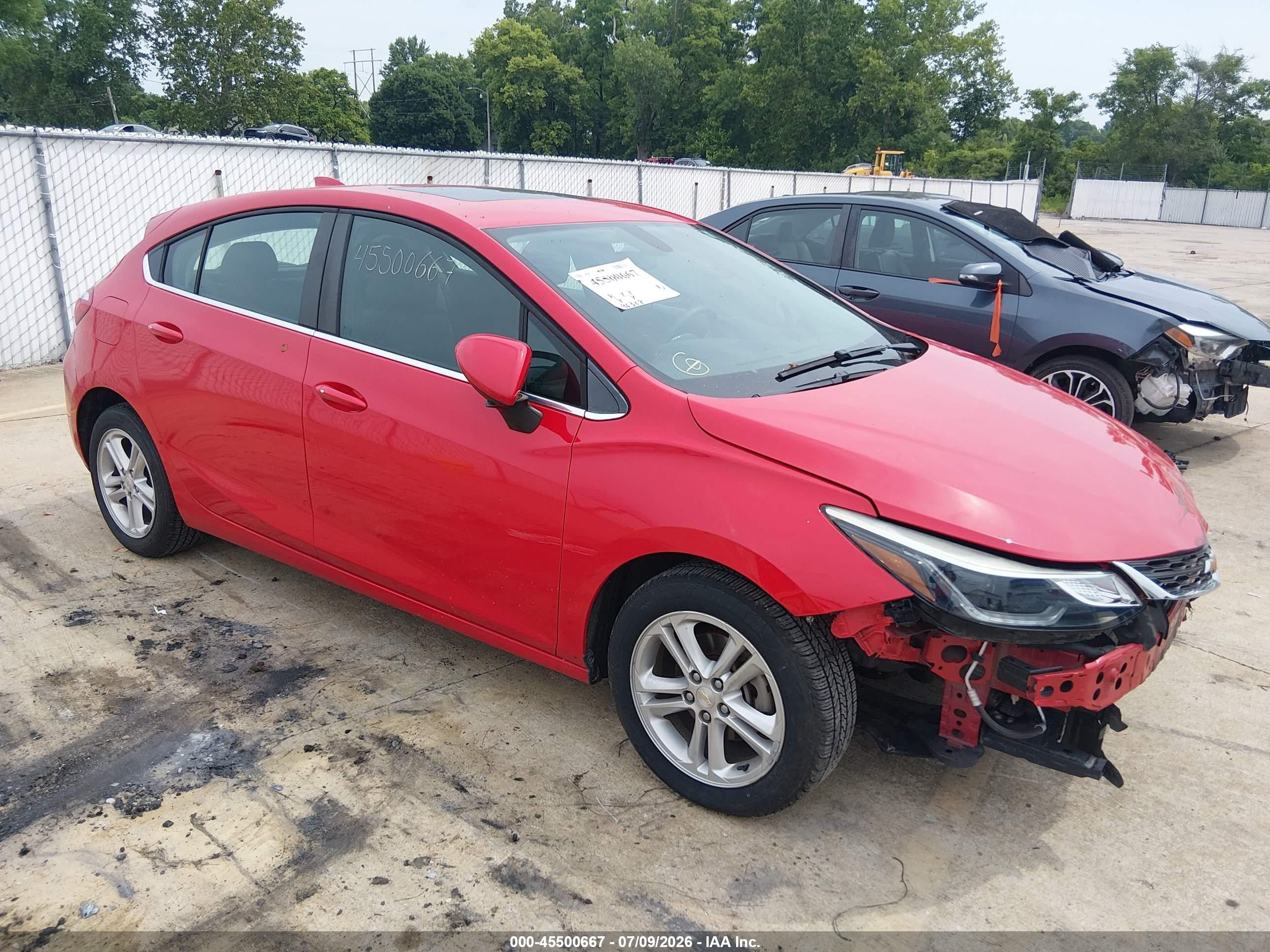 2018 Chevrolet Cruze LT, VIN 3G1BE6SM8JS577259 — Front end