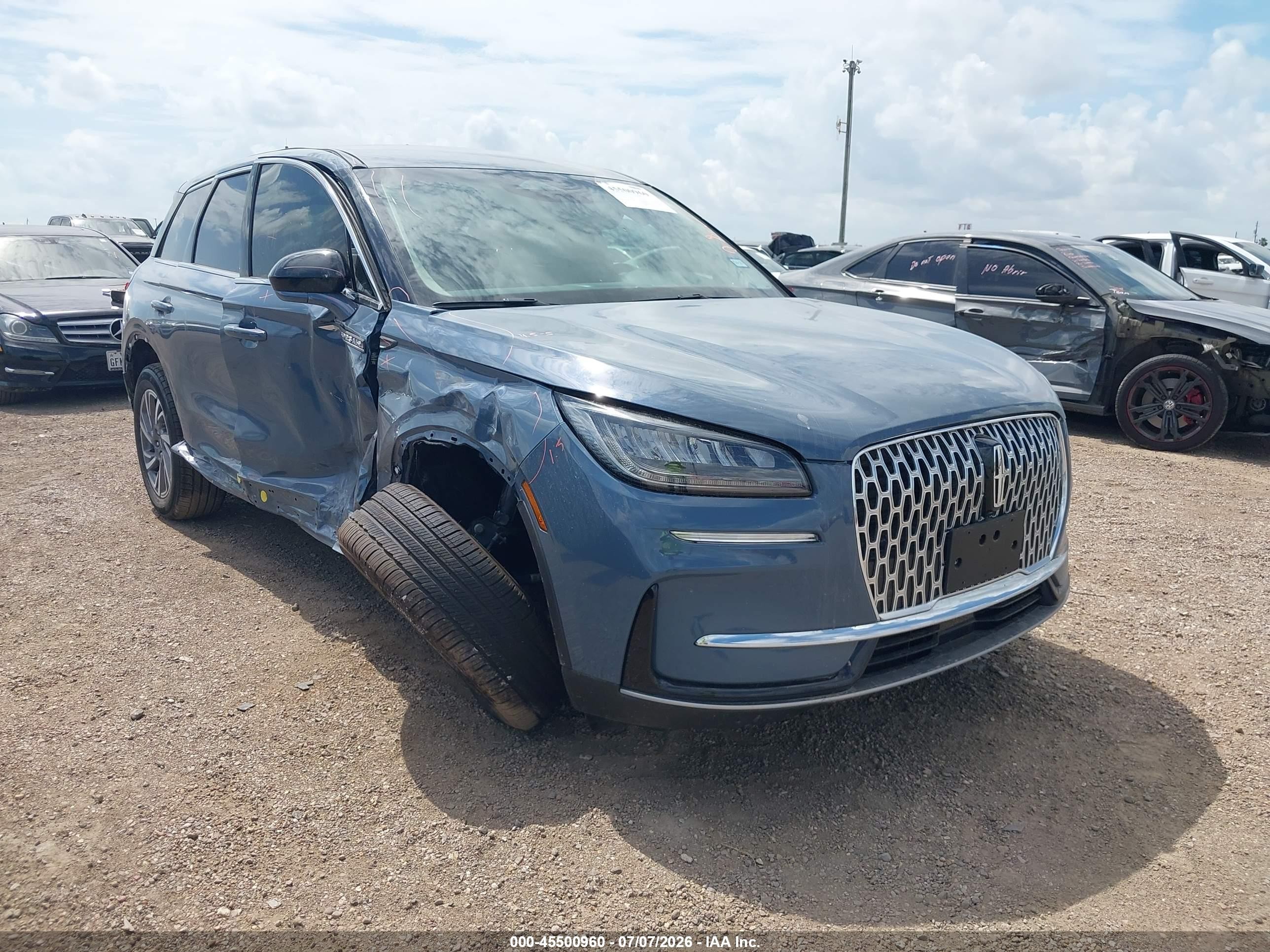 2025 Lincoln Corsair Premiere, VIN 5LMCJ1CA5SUL07379 — Side