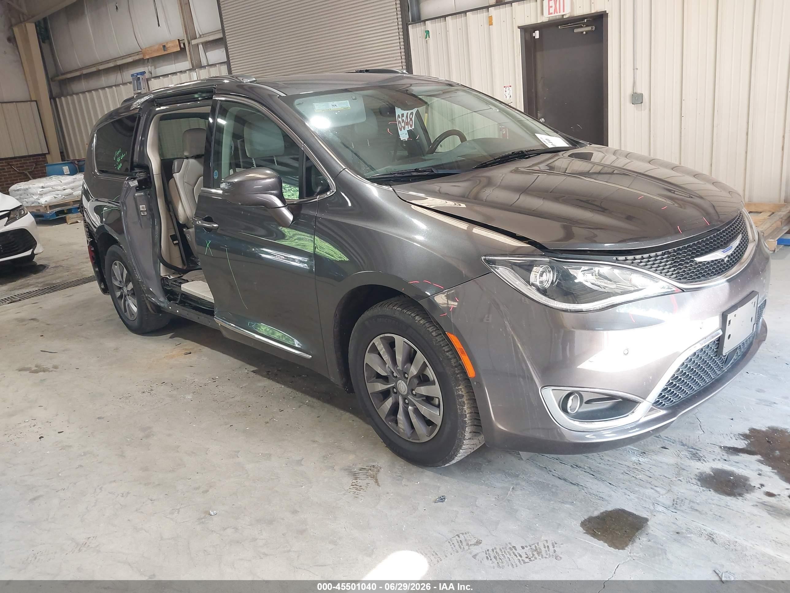 2020 Chrysler Pacifica Touring L Plus 35th Anniversary, VIN 2C4RC1EG8LR166545 — Side