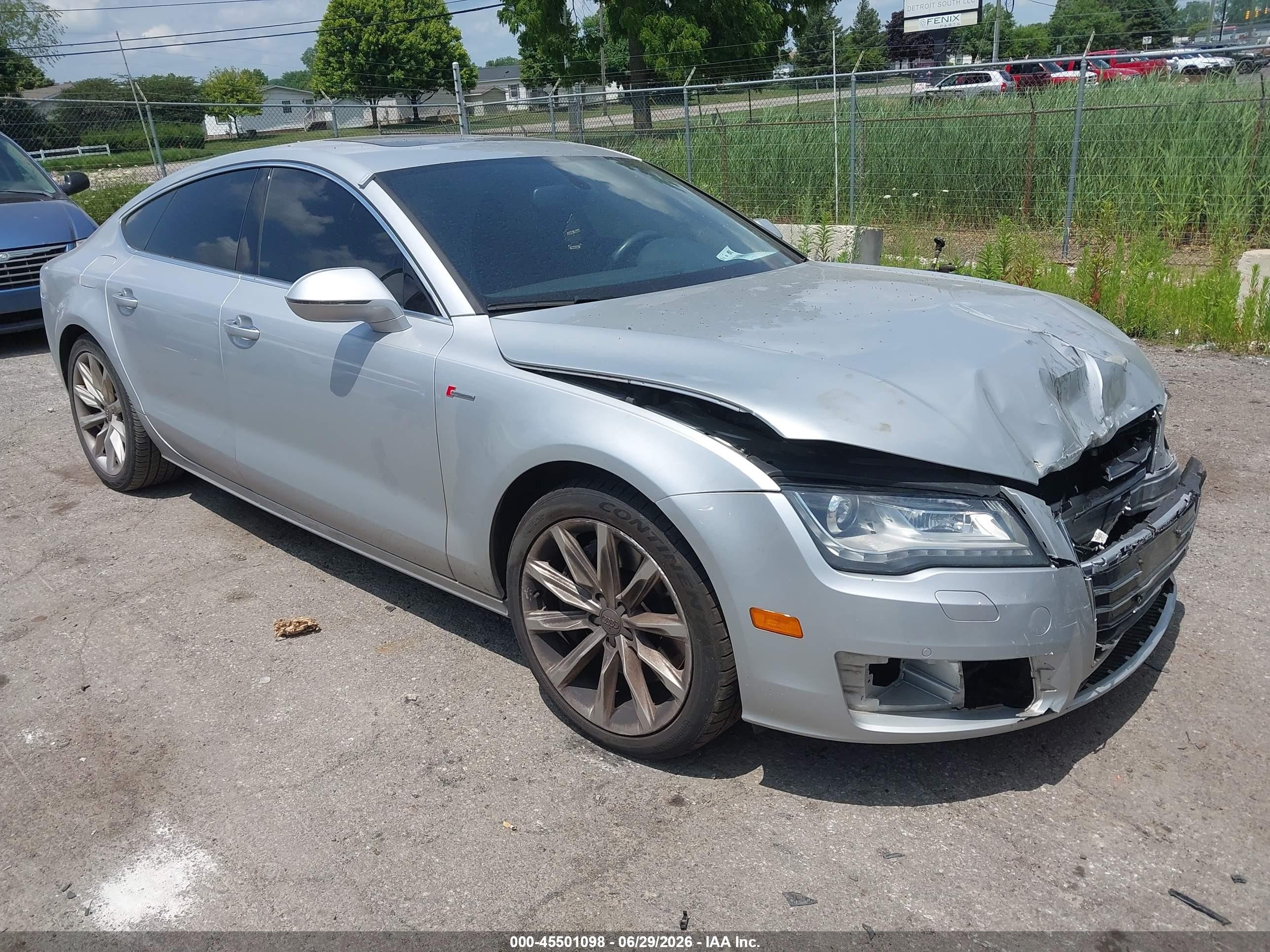 2013 Audi A7 Premium Plus, VIN WAUYGAFC8DN030794 — Перед