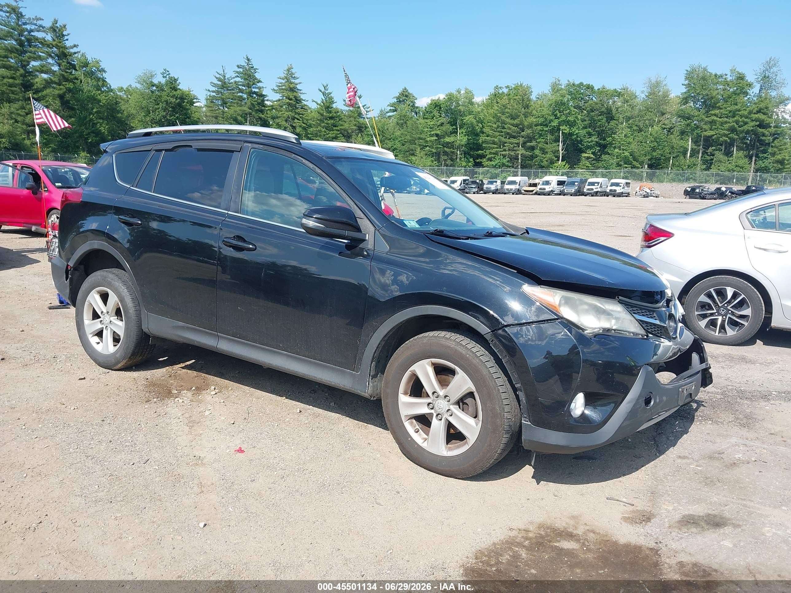 2014 Toyota RAV4 XLE, VIN 2T3RFREVXEW221574 — Front end