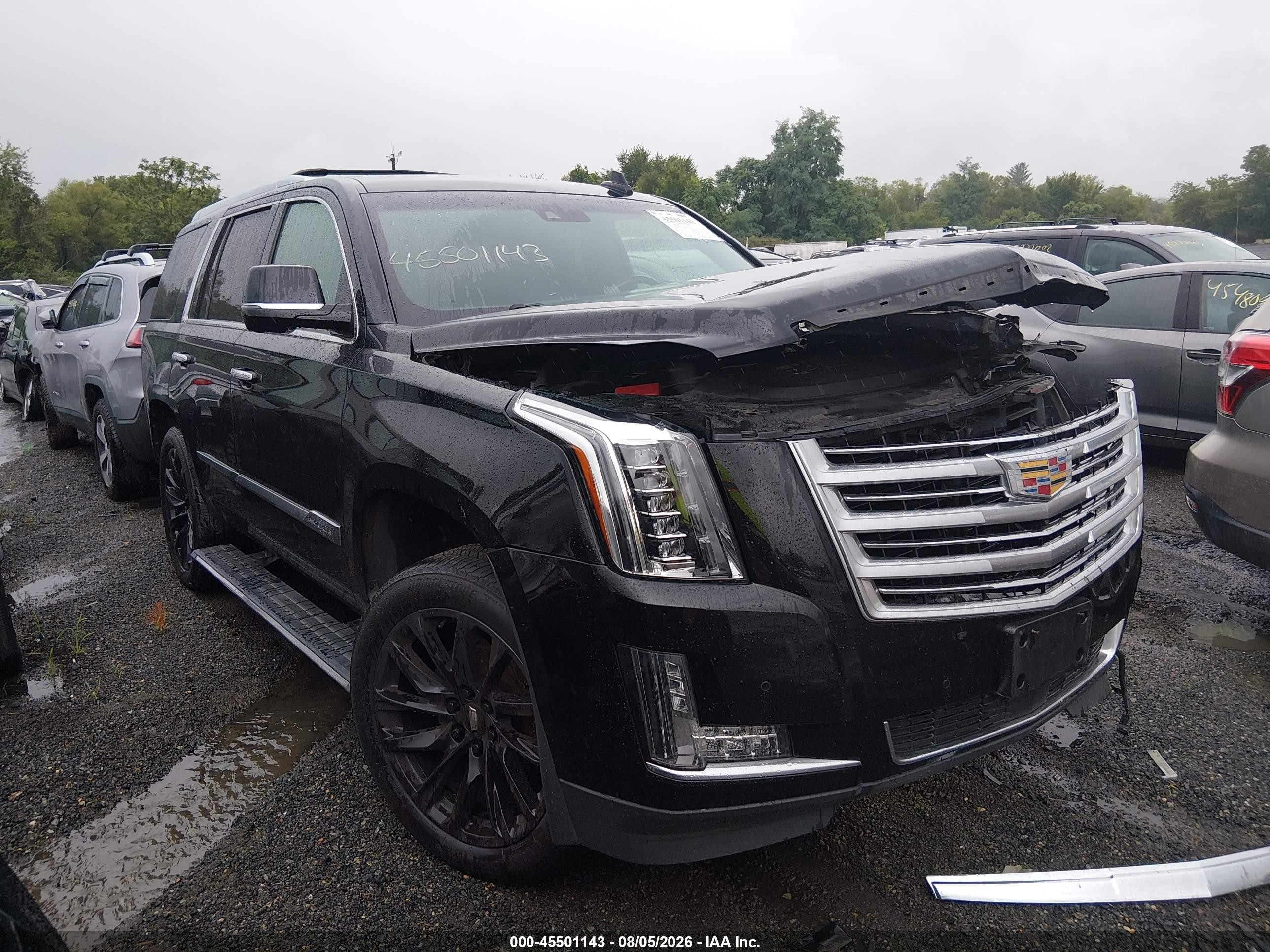 2016 Cadillac Escalade Platinum, VIN 1GYS4DKJ4GR462149 — Front end
