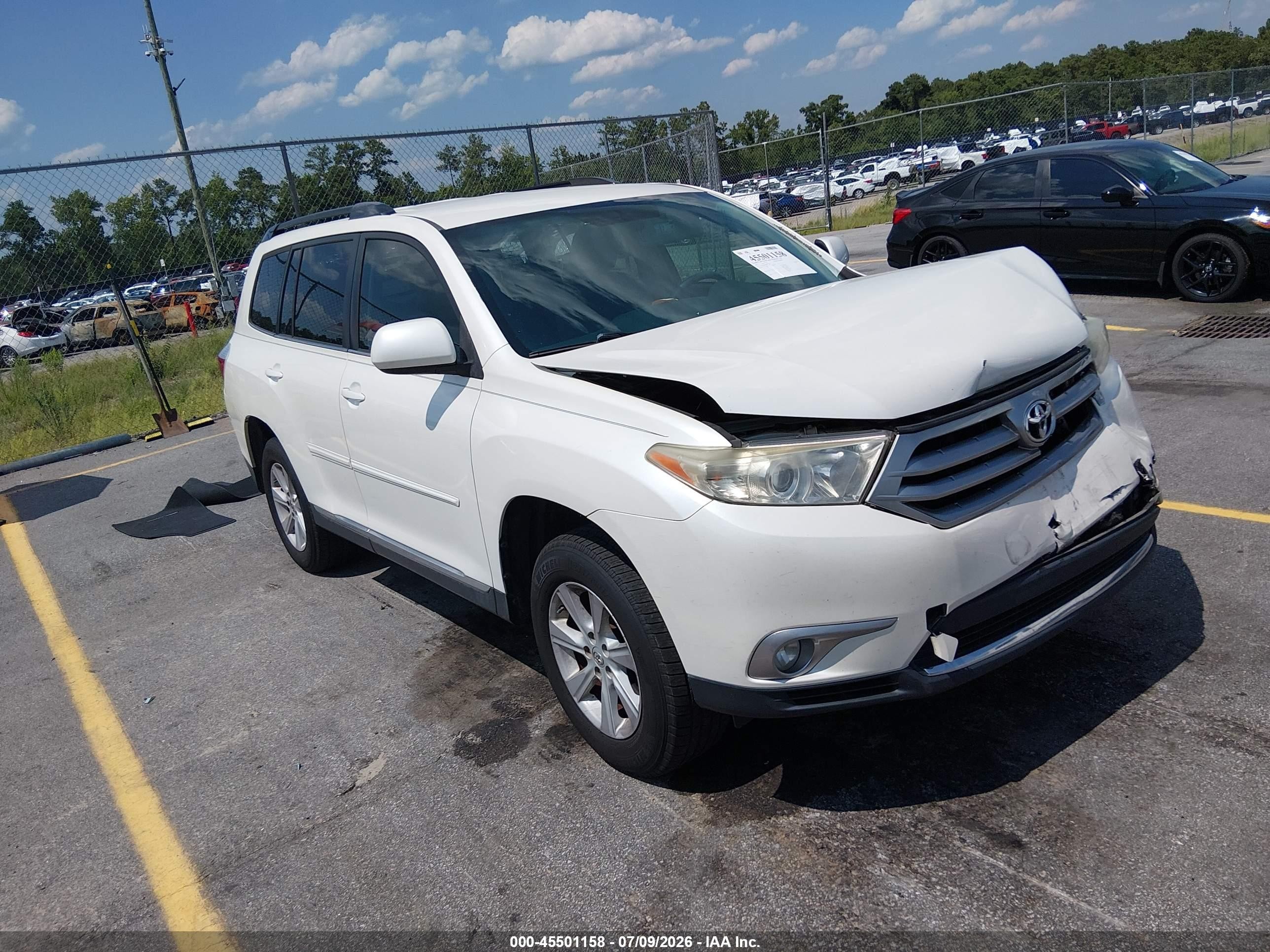 2013 Toyota Highlander, VIN 5TDZK3EH0DS126086 — Front end