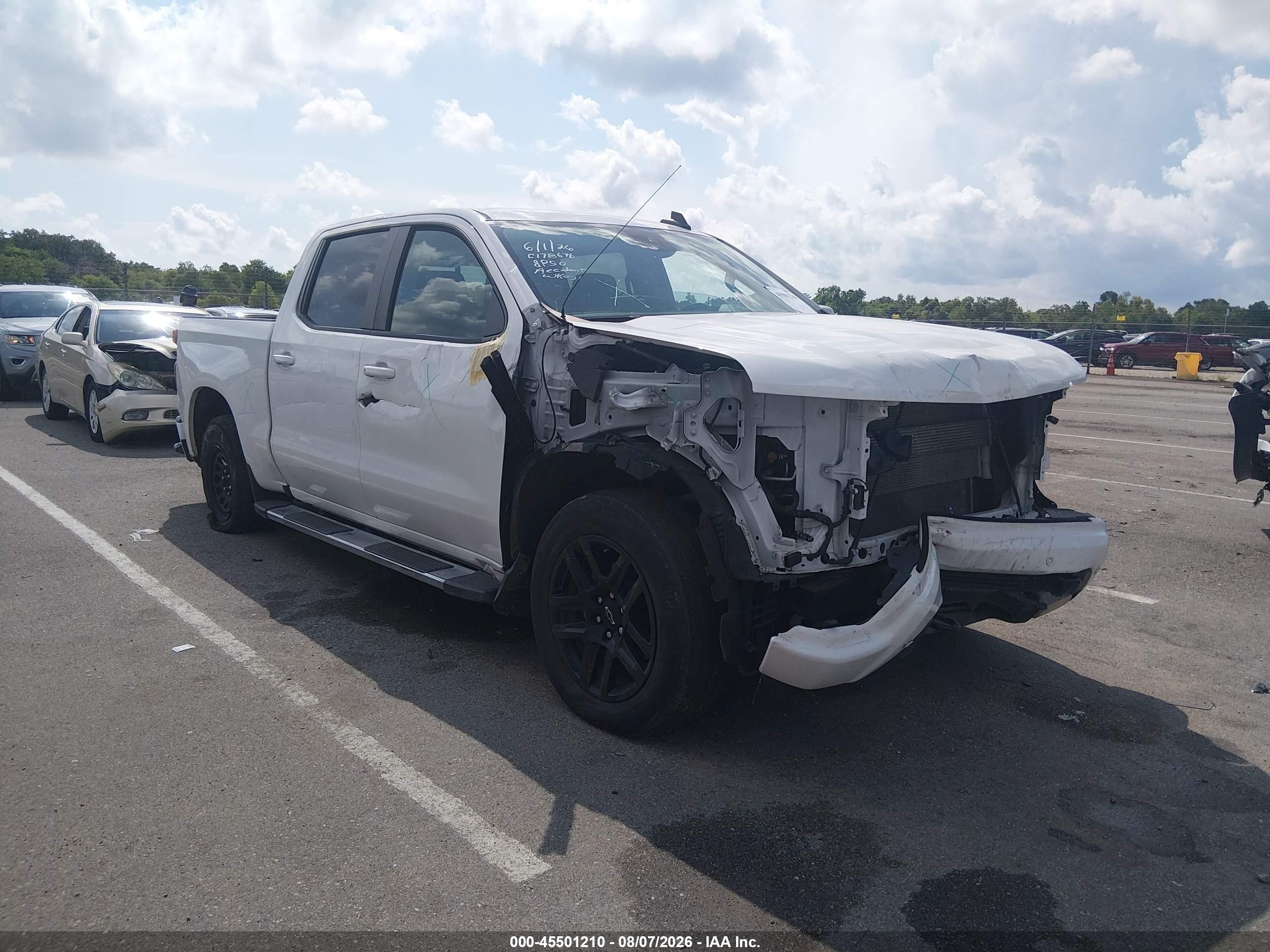 2024 Chevrolet Silverado 1500 RST, VIN 2GCPADED6R1143972 — Перед