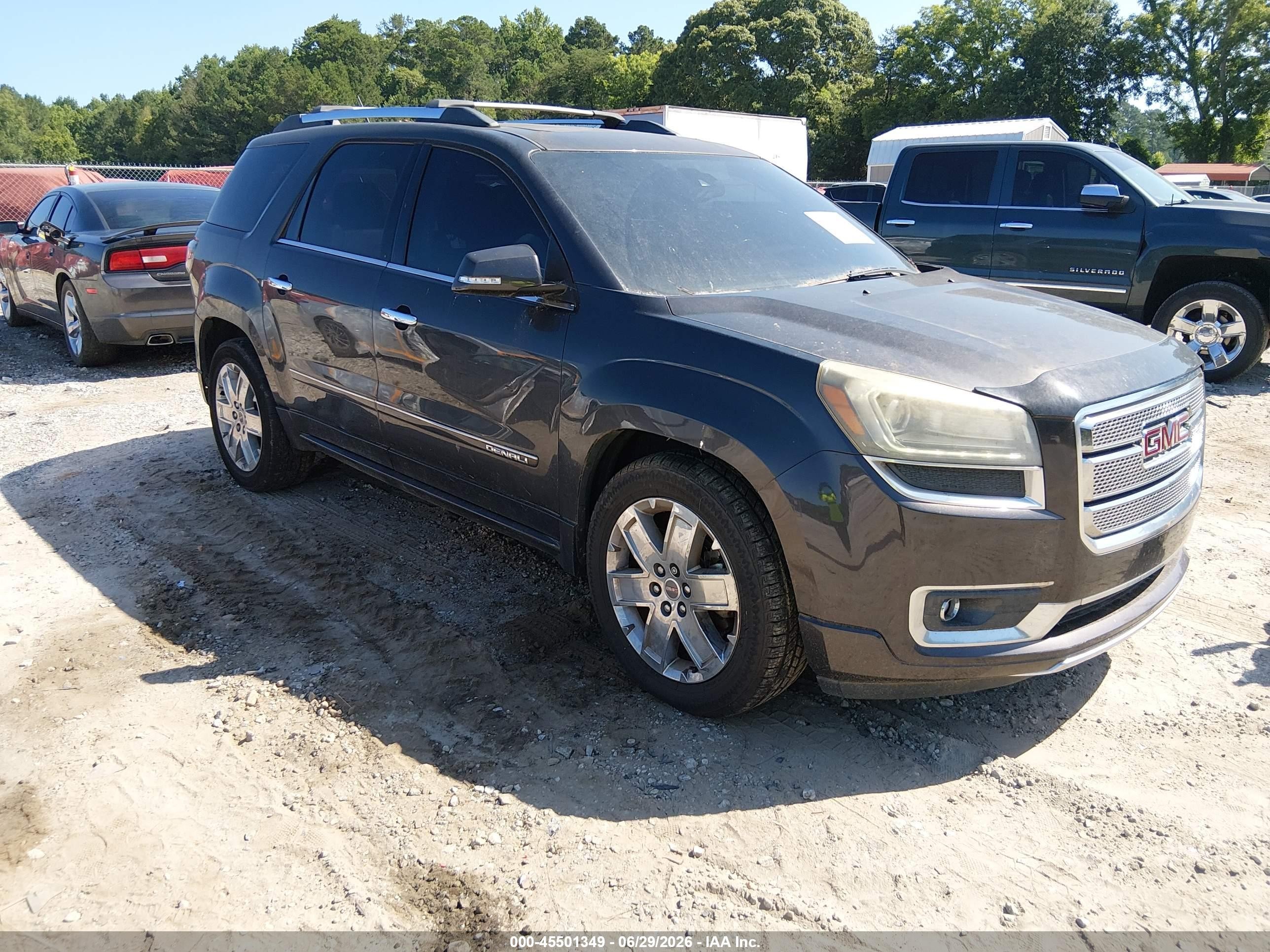 2015 GMC Acadia Denali, VIN 1GKKRTKDXFJ304671 — Normal wear