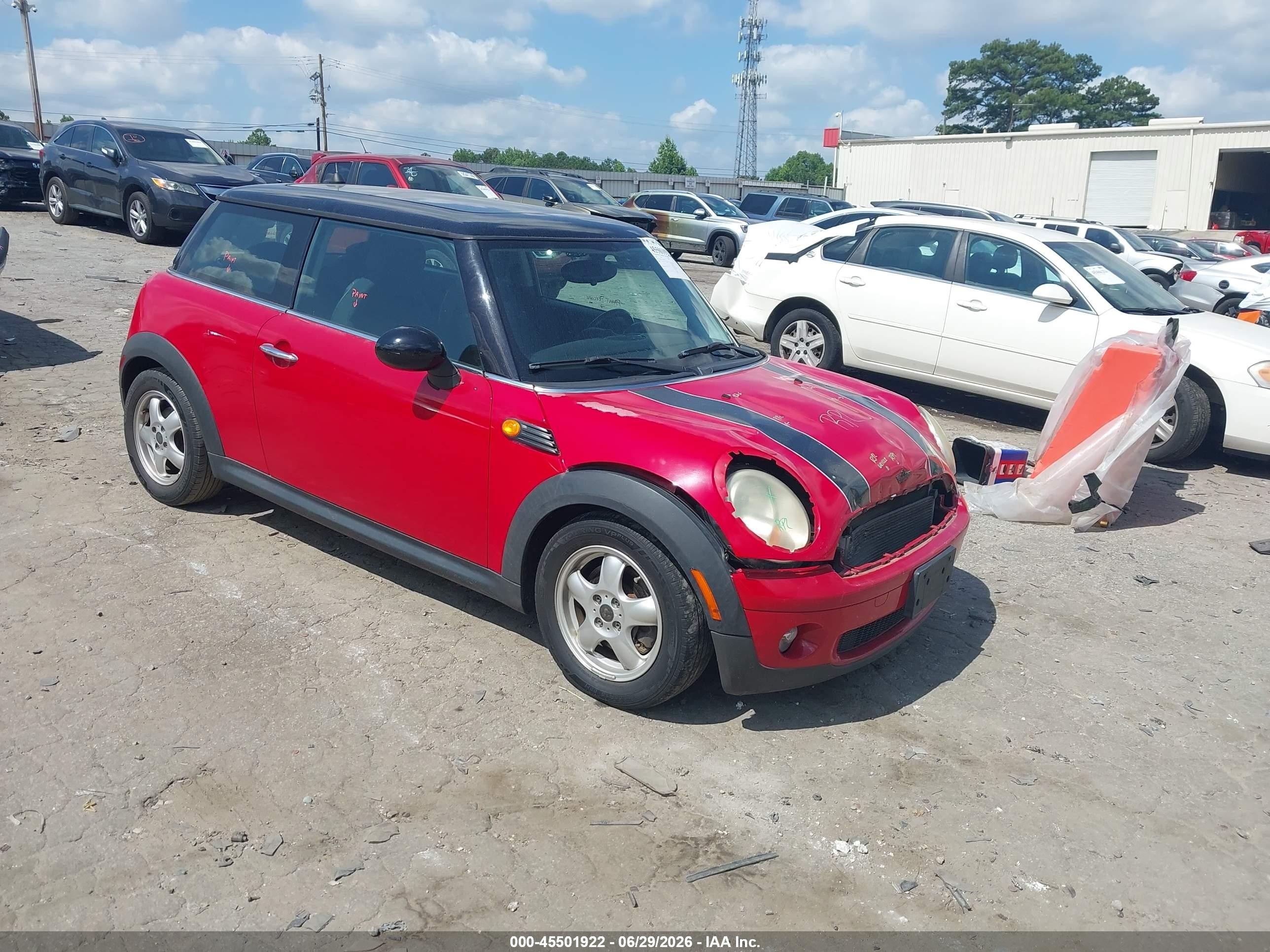 2009 MINI Hardtop, VIN WMWMF33519TW72876 — Перед