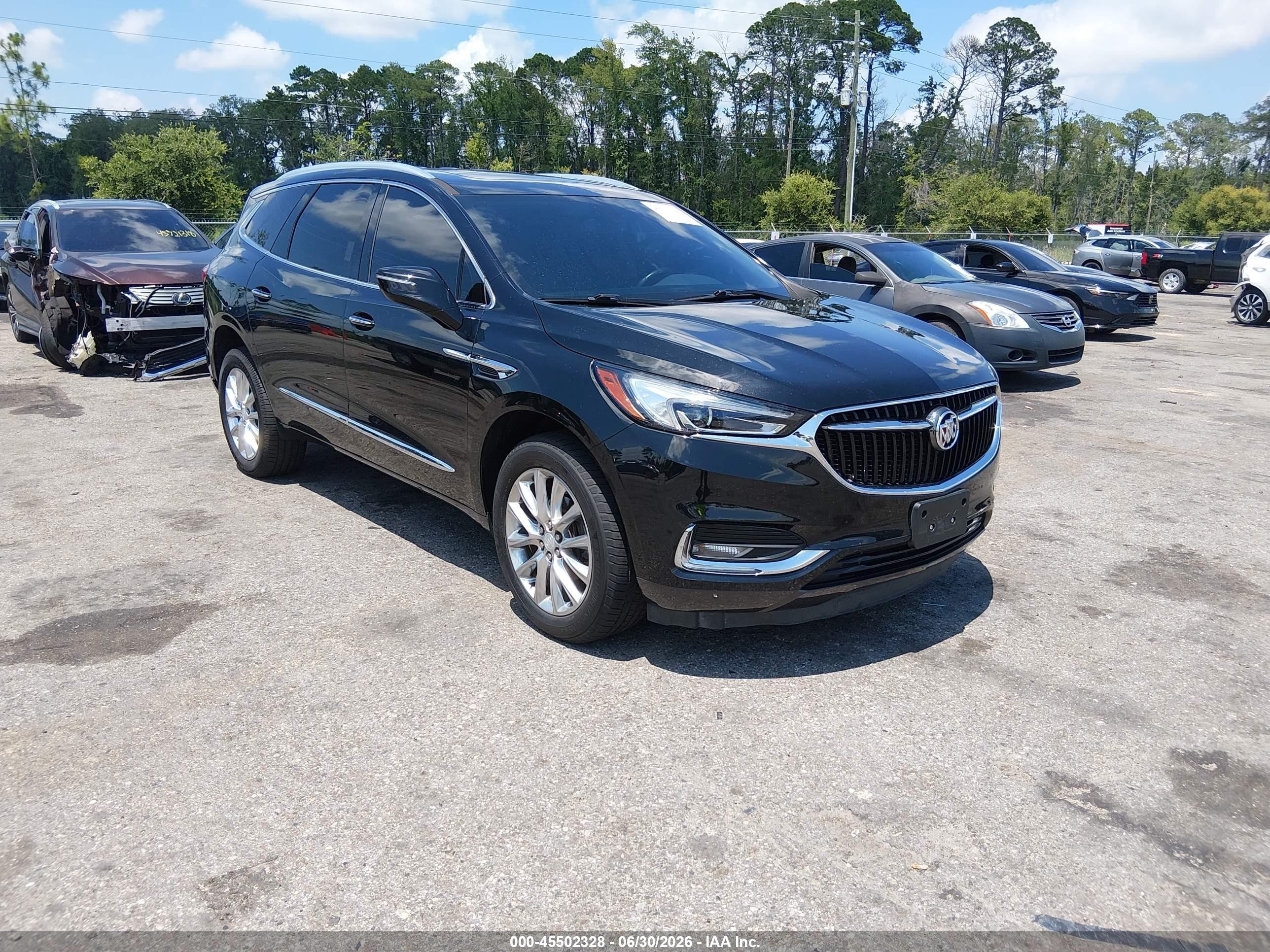 2020 Buick Enclave Essence, VIN 5GAEVAKW8LJ237611 — Rear end