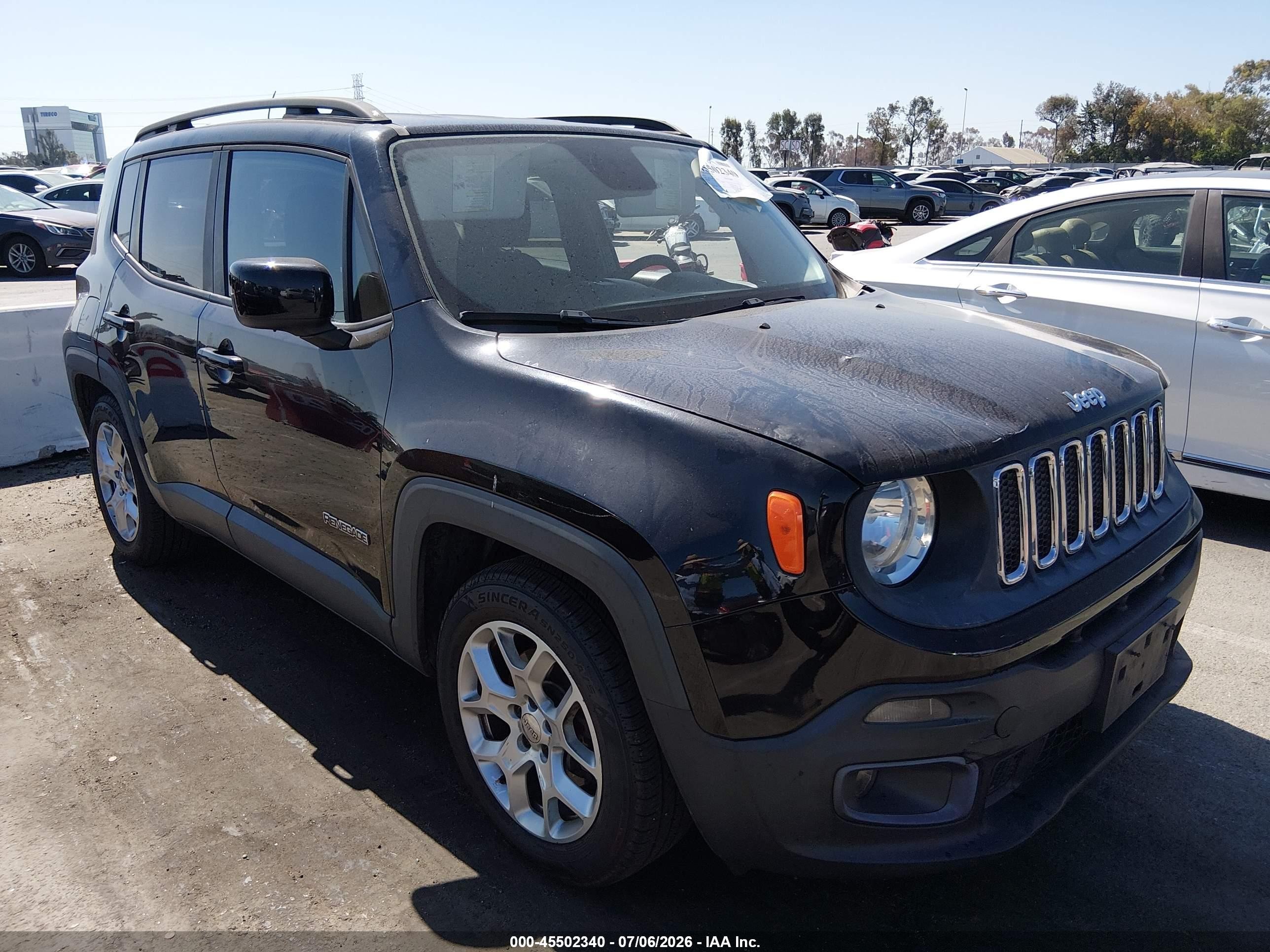 2015 Jeep Renegade Latitude, VIN ZACCJABT5FPB26719 — Бок