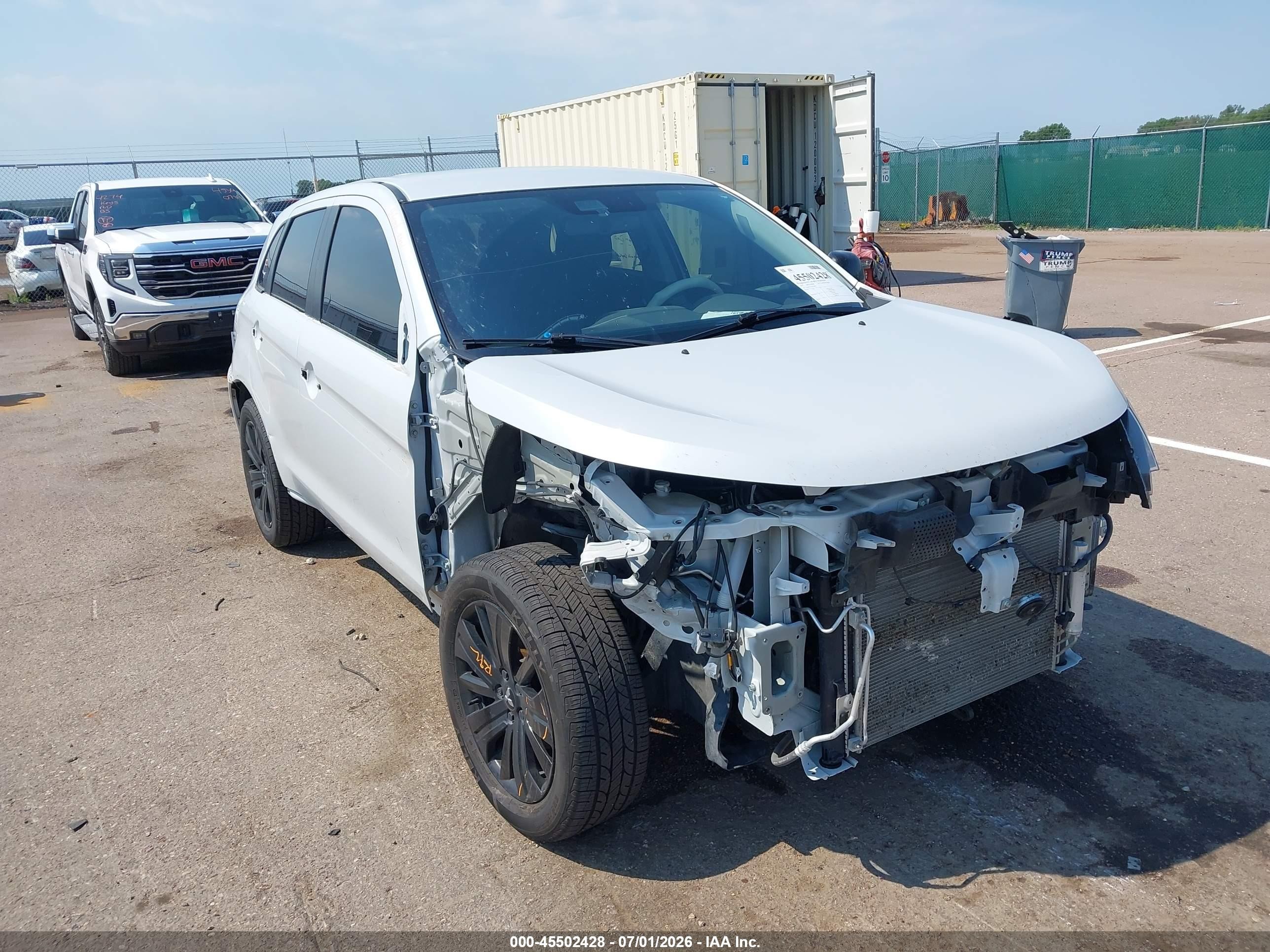 2023 Mitsubishi Outlander ES, VIN JA4ARUAUXPU008817 — Front end
