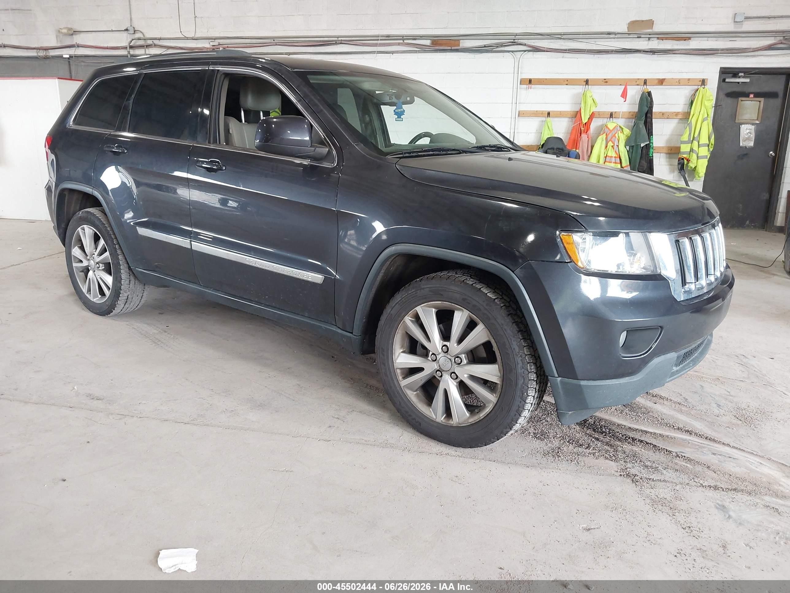 2013 Jeep Grand Cherokee Laredo, VIN 1C4RJFAT2DC509964 — Normal wear