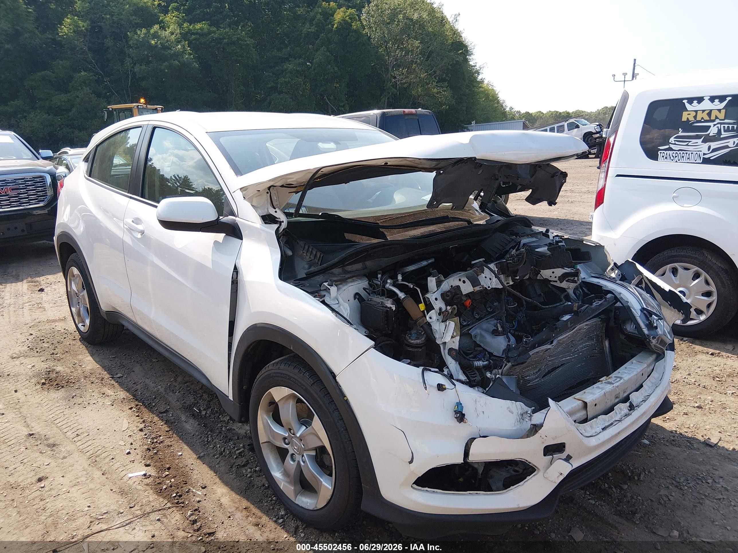 2021 Honda HR-V LX, VIN 3CZRU6H38MM702979 — Перед